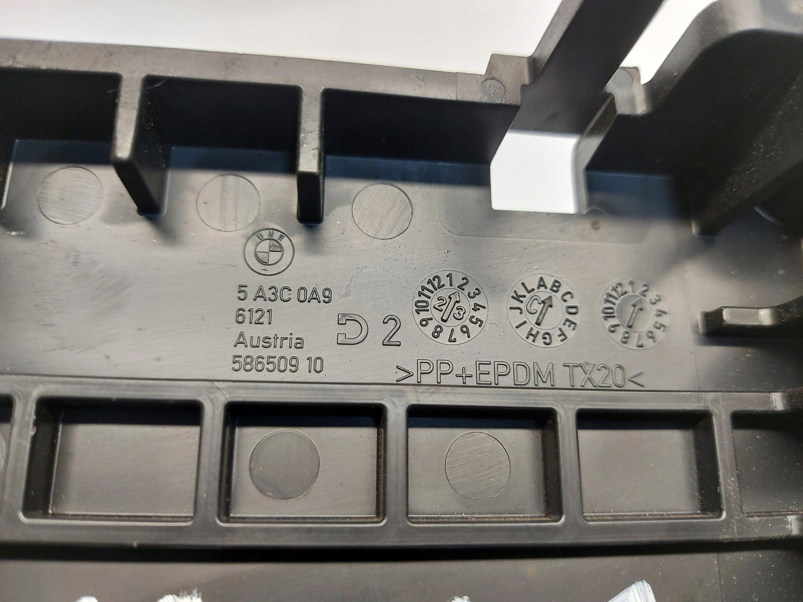 BMW iX1 X1 U11 Blende Abdeckung Gehäuse akumulatora 5A3C0A9