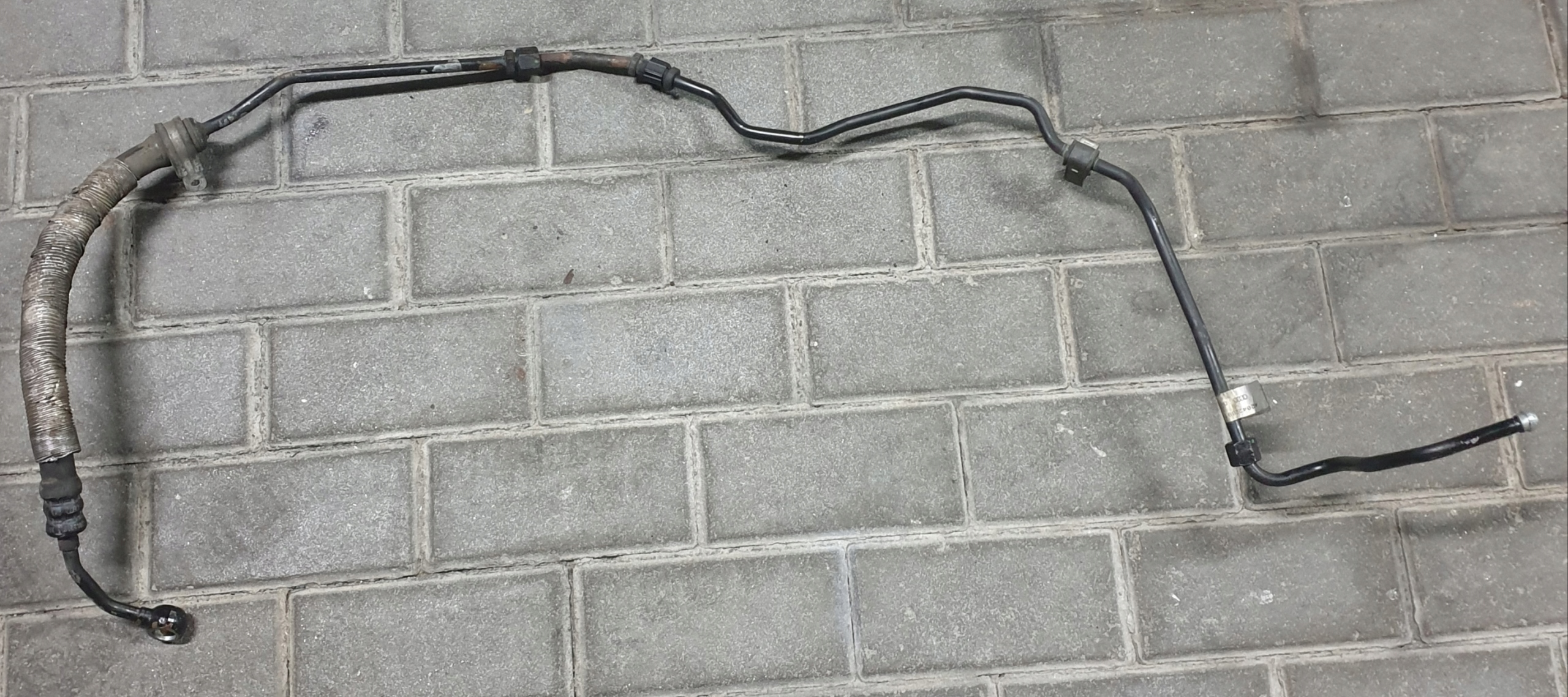 420422897c - Audi R8 420 06-10 трубка для масла усилителя мощности