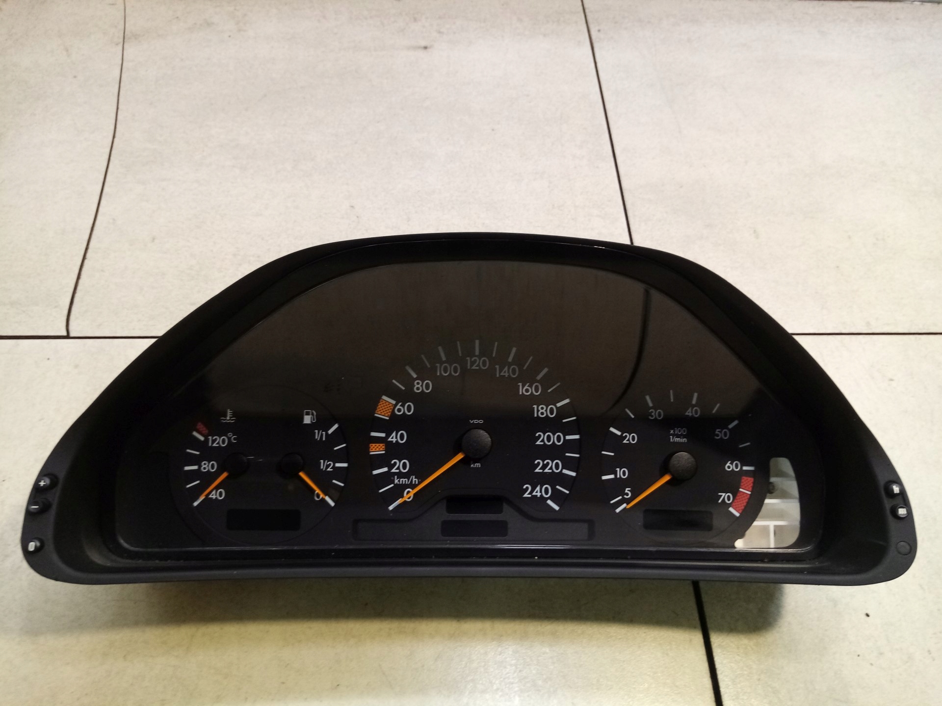 dials MERCEDES CLK W208 2.0 2085401911