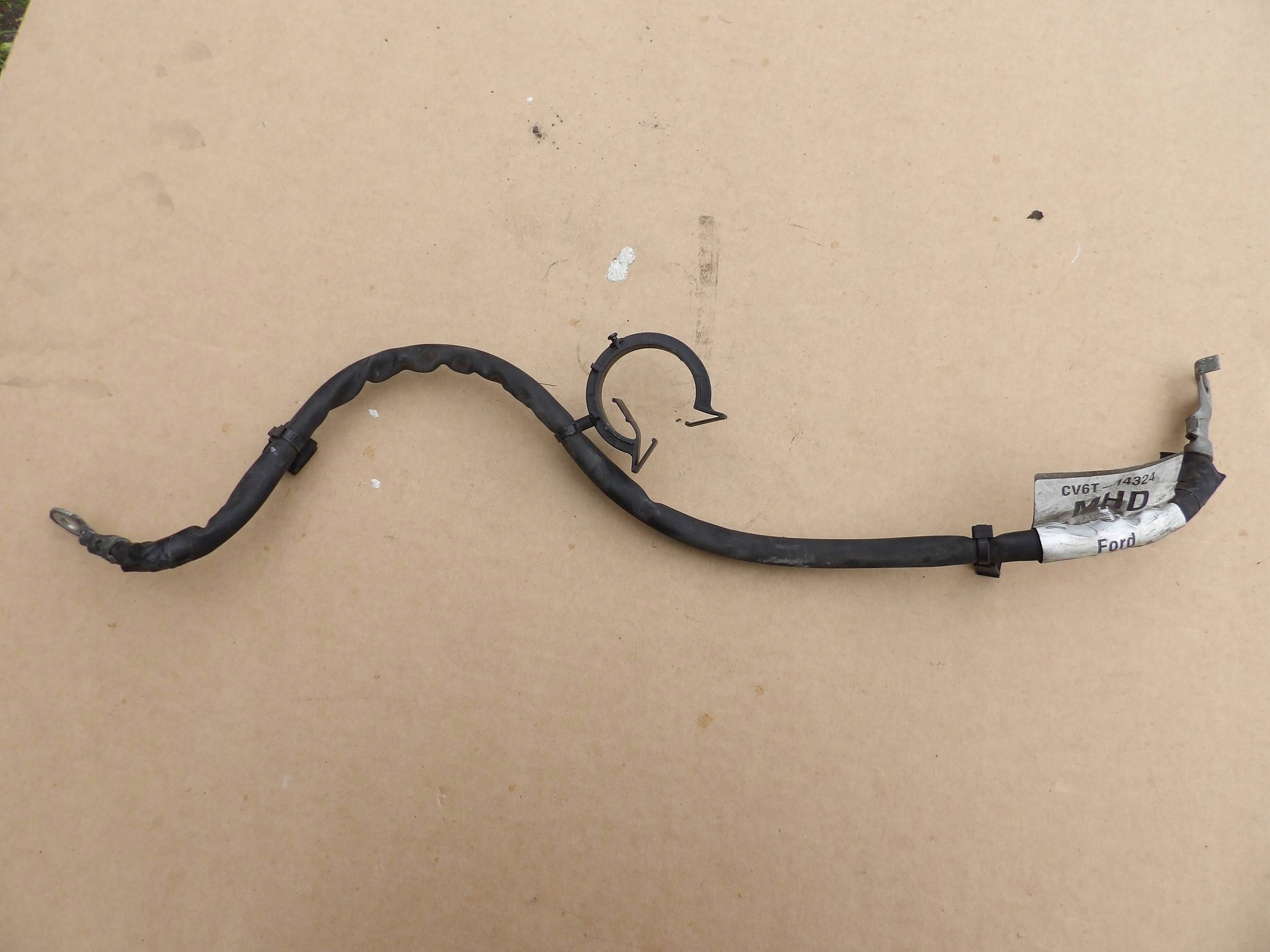 Ford Kuga MK2 1.6 EB 2013 minus / terminal / cable battery