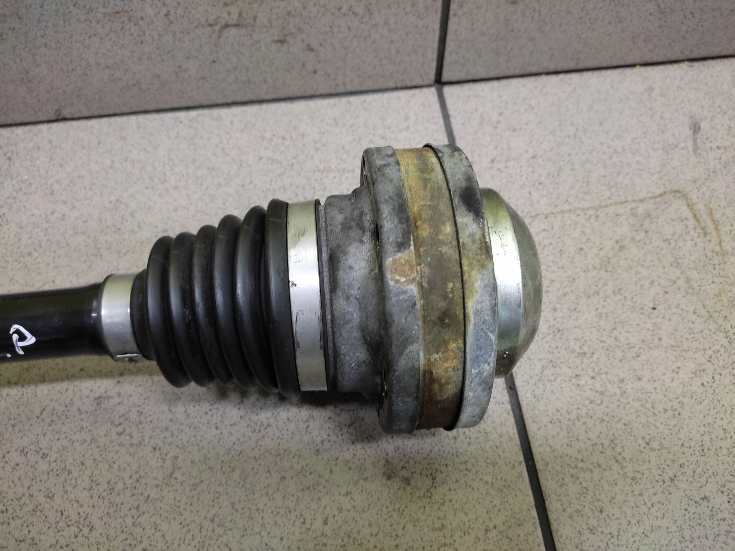 VW PASSAT CC 2.0 TFSI semi-axis NAPEDOWA left 3C8407271