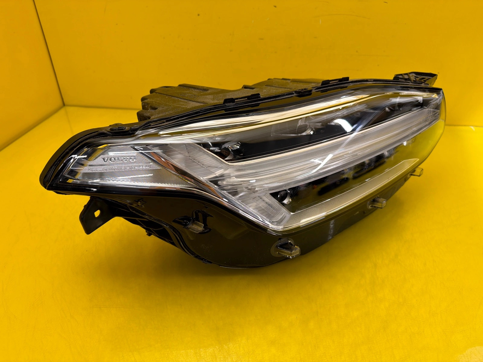 light right Volvo XC90 II Full Led Active High Beam 32404716