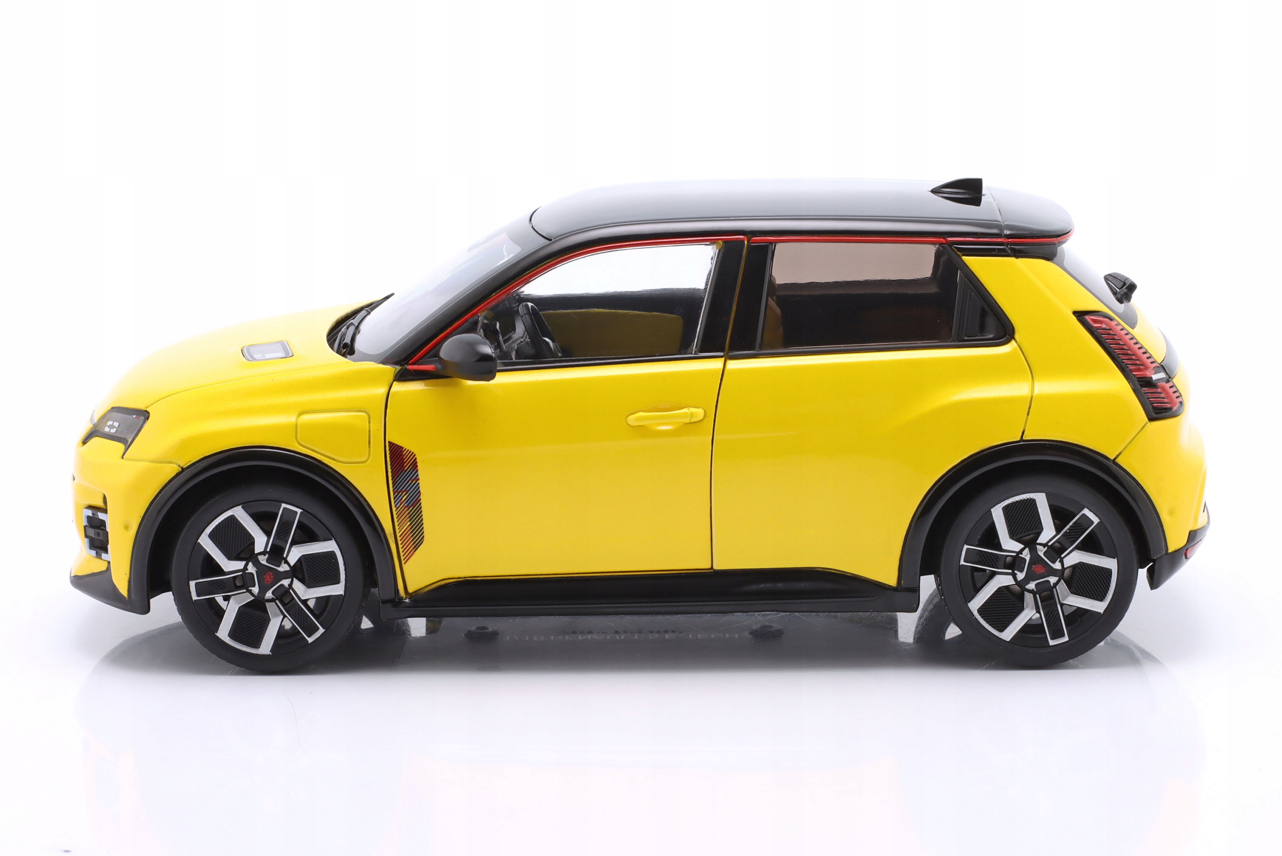 SOLIDO RENAULT 5 E-Tech 2024 Pop yellow 1:18 Skala skale do 1:18