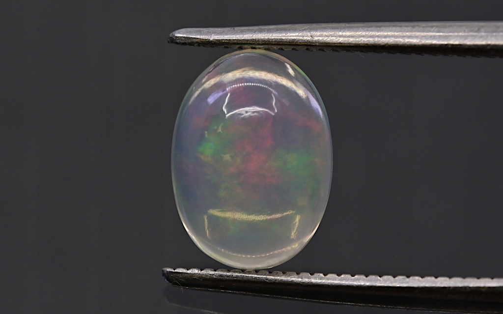 Opál z Etiopie kabošon ovál 8x6 mm