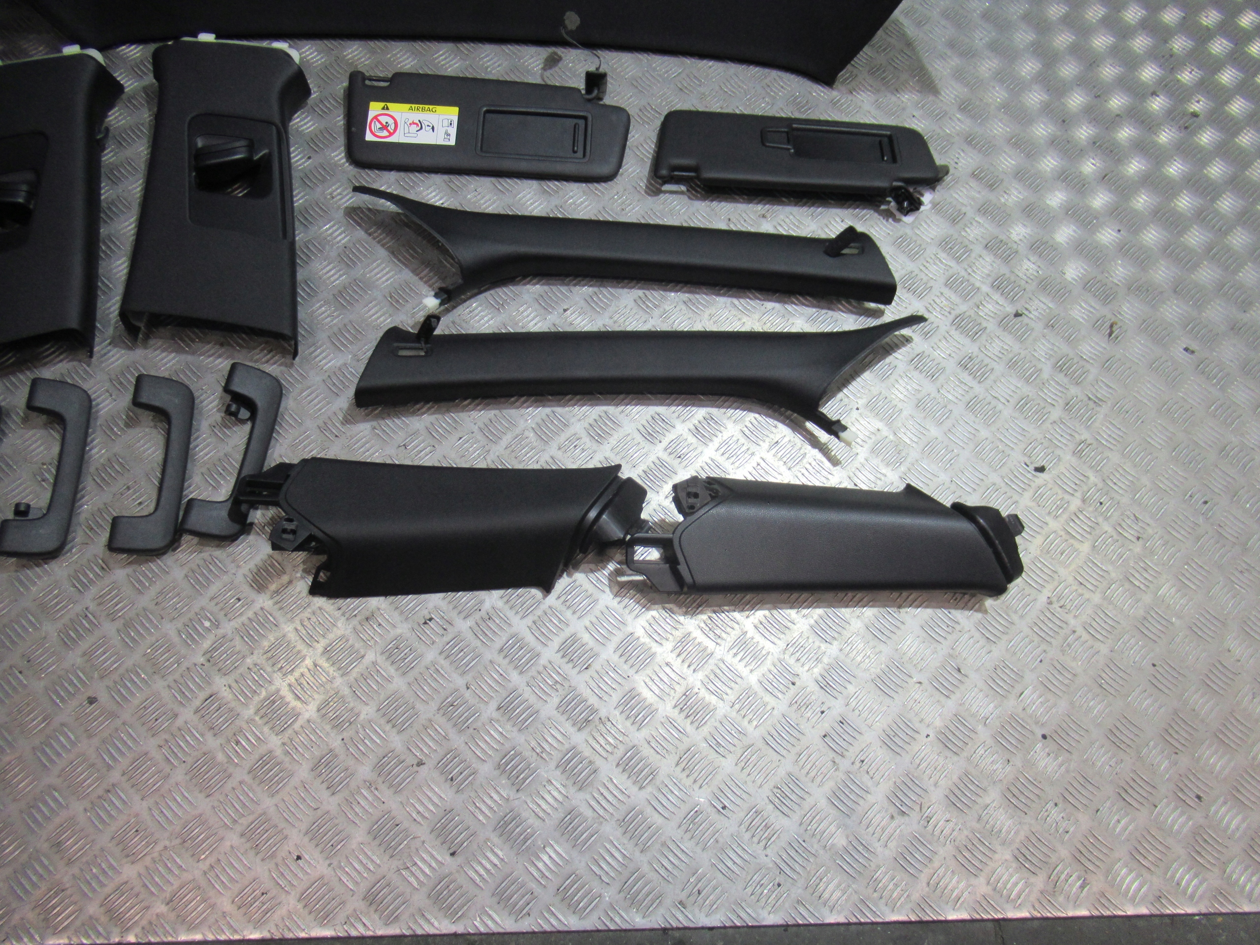 PORSCHE MACAN ZESTAW SLUPKOW SLUPKI KOMPLET Producent części Porsche OE