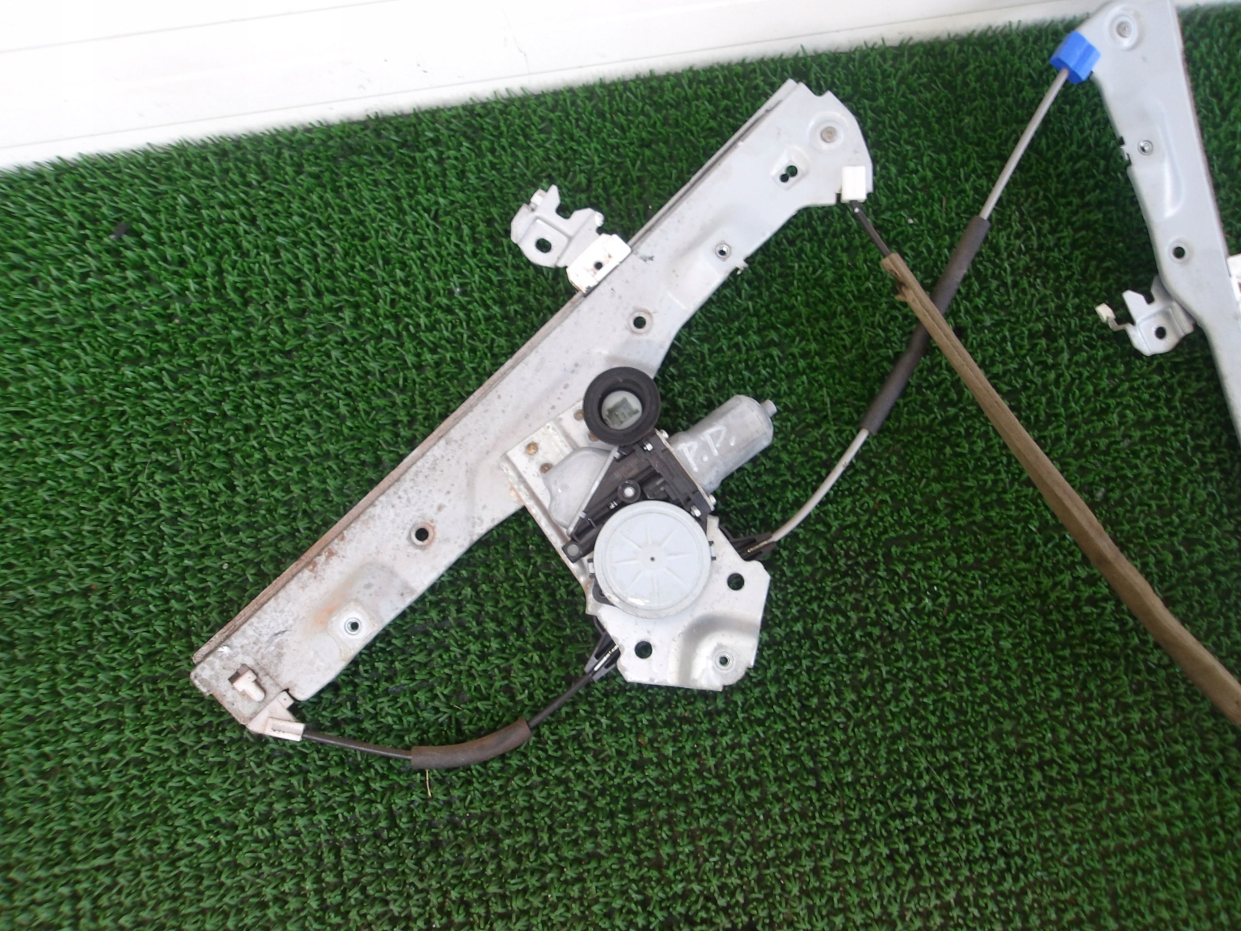 INFINITI Q50 13-18 window regulator front right