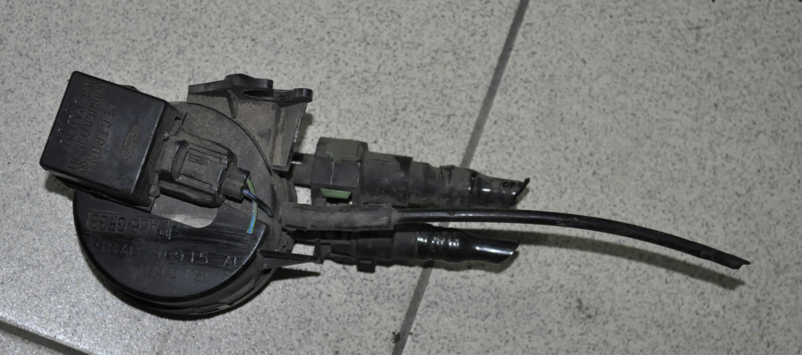 FORD FOCUS Mk1 вакуумный клапан 98AB9C915AB