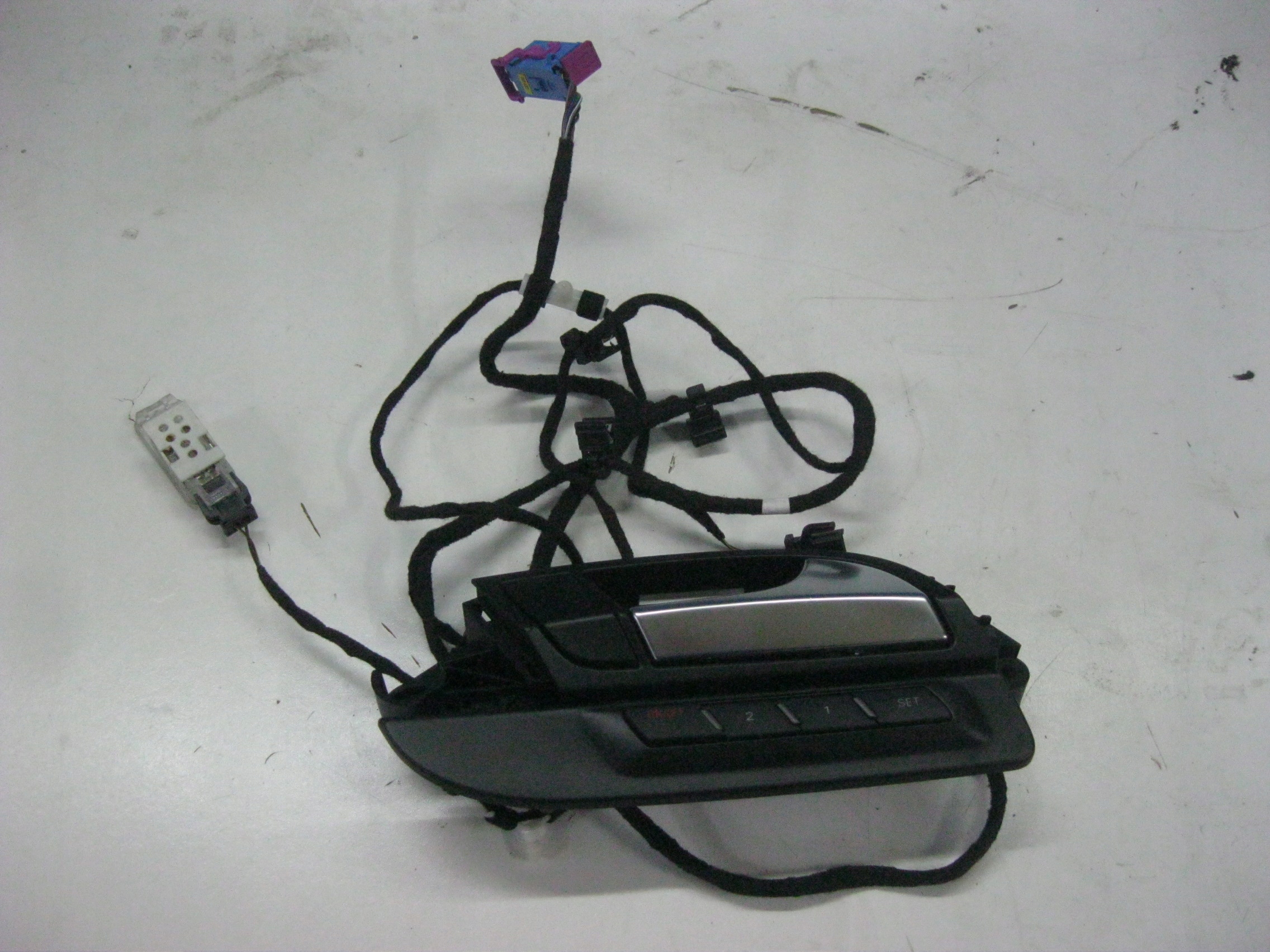 556_11 1 - AUDI Q7 4L дверная ручка кнопка 4L0837020 4F2959769A