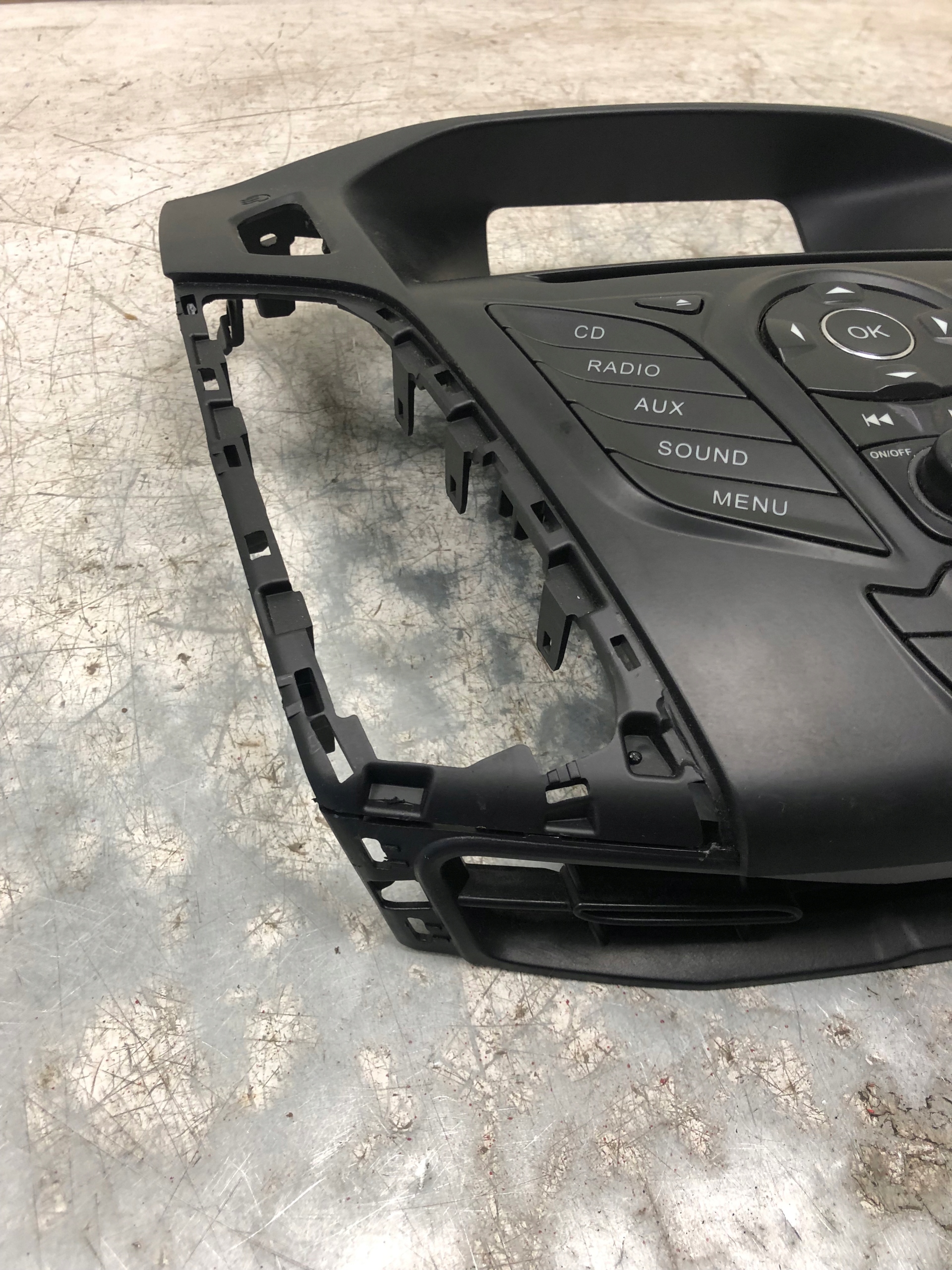 PANEL RADIA FORD FOCUS MK3 AM5T-18K811-AD