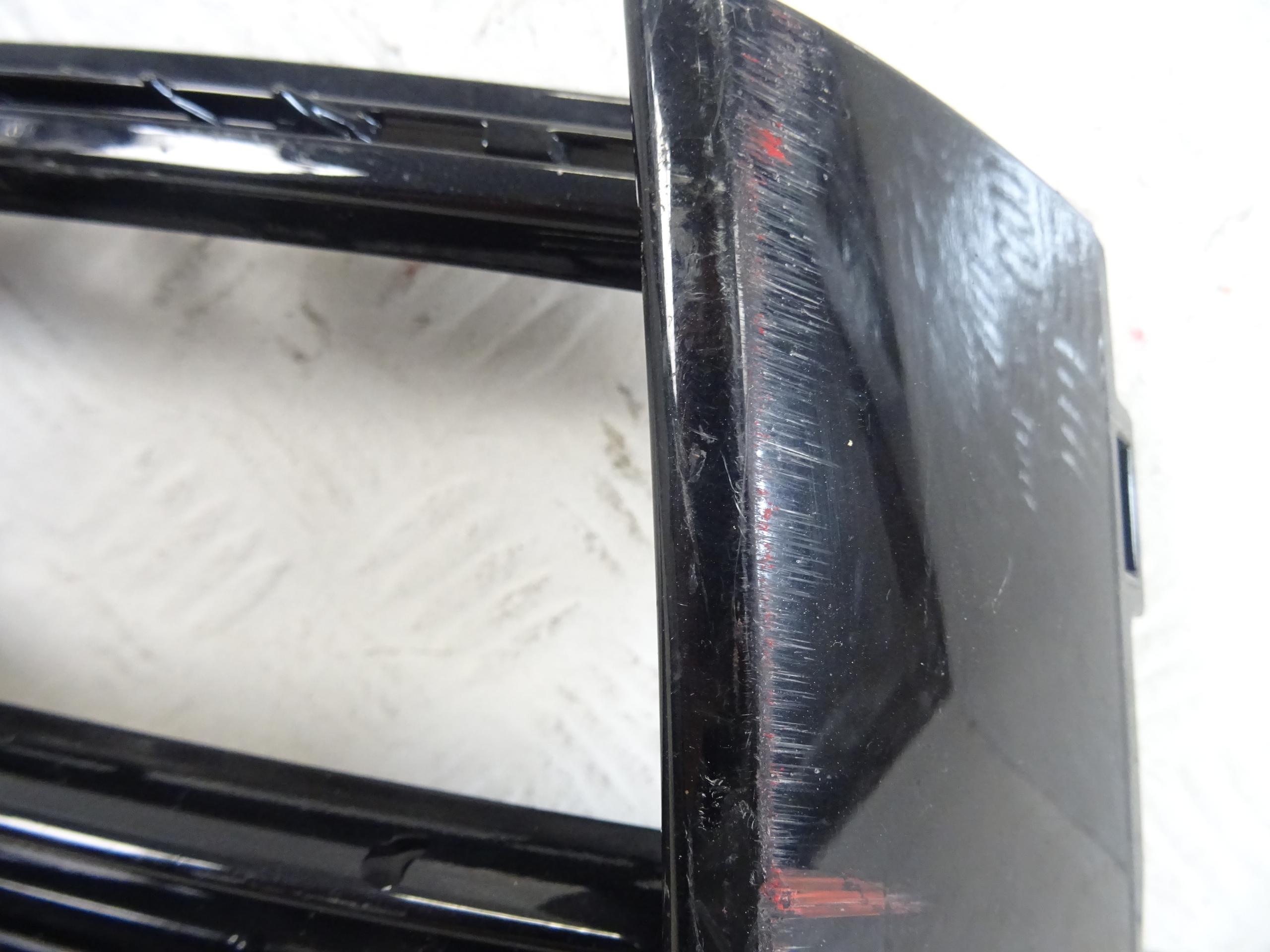 grid of a bumper front front left VW TIGUAN II R-LINE 5NA853665E