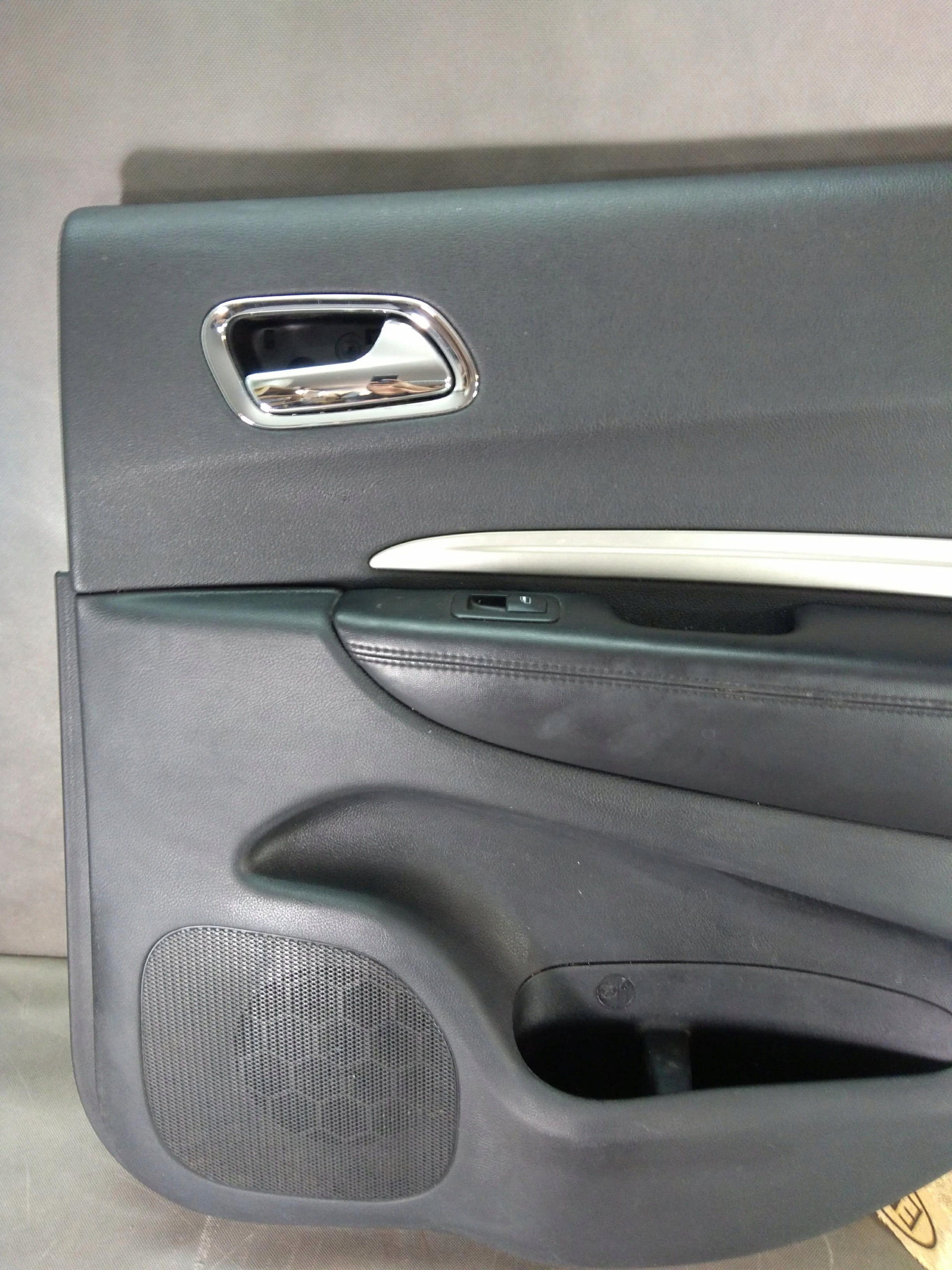 Dodge Durango 11+ side right rear part