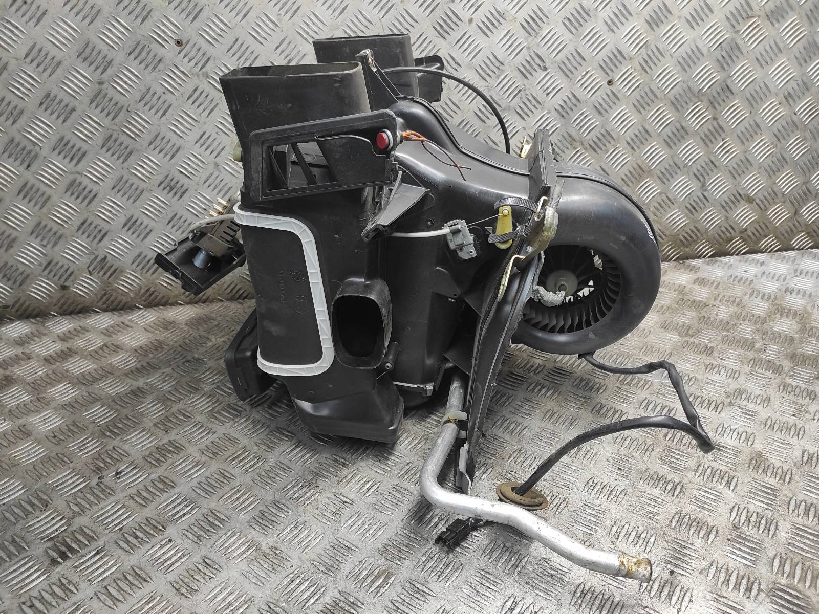 1248304862 - Корпус обогревателя + воздуходувка MERCEDES W124 E200