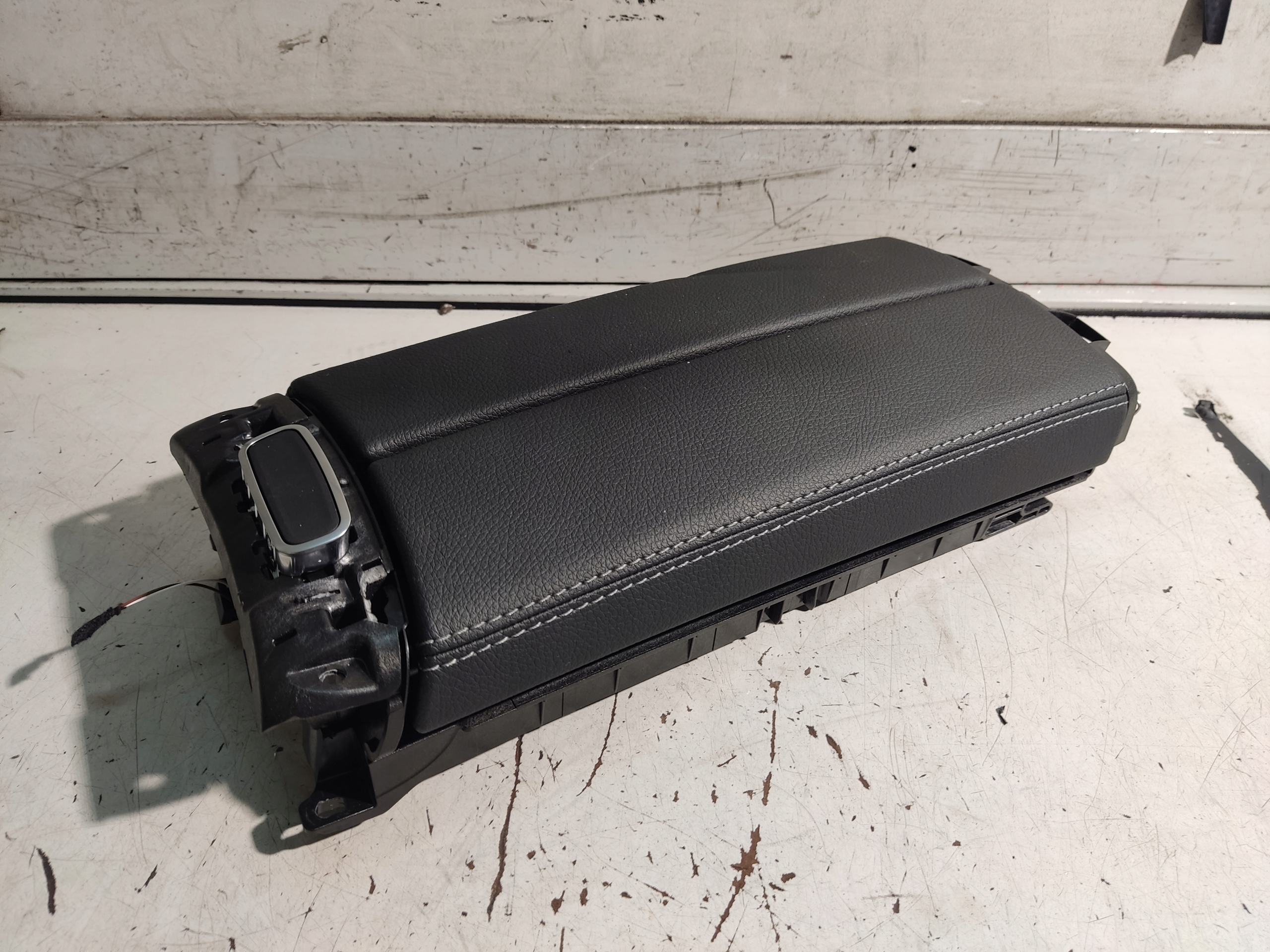 MERCEDES w177 підлокітник A1776806603