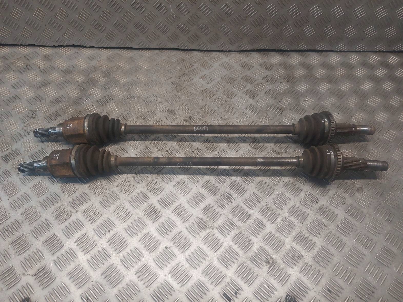 semi-axis left + right rear part NISSAN X-TRAIL and 2.0 16V