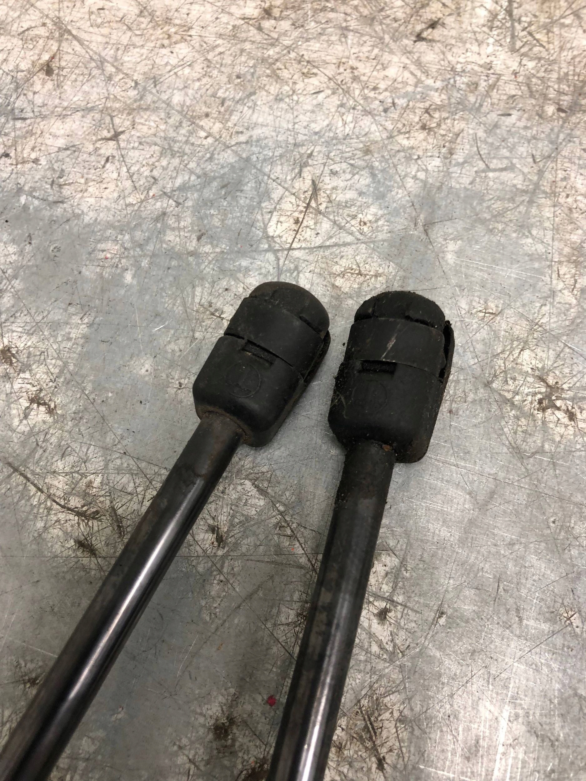 SILOWNIKI bonnet boot VW TIGUAN 5N0827550D