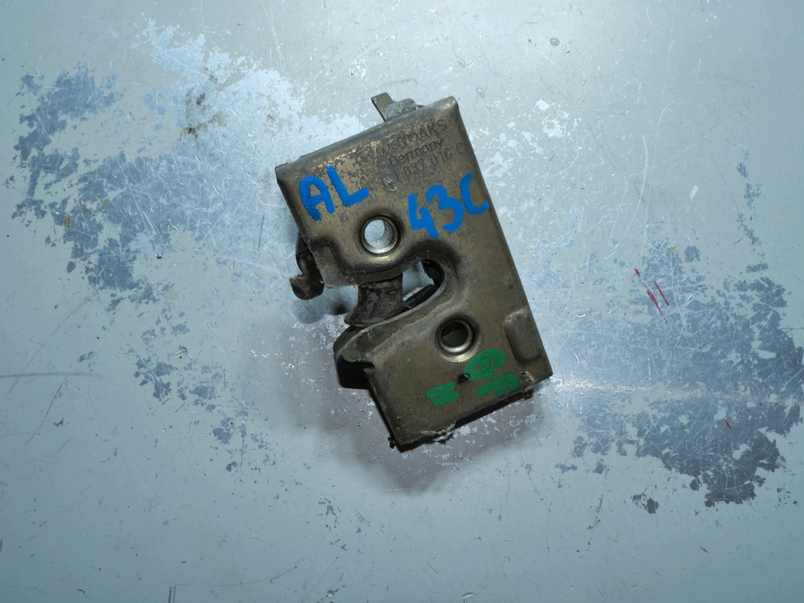 VW GOLF II lock door 191837016C