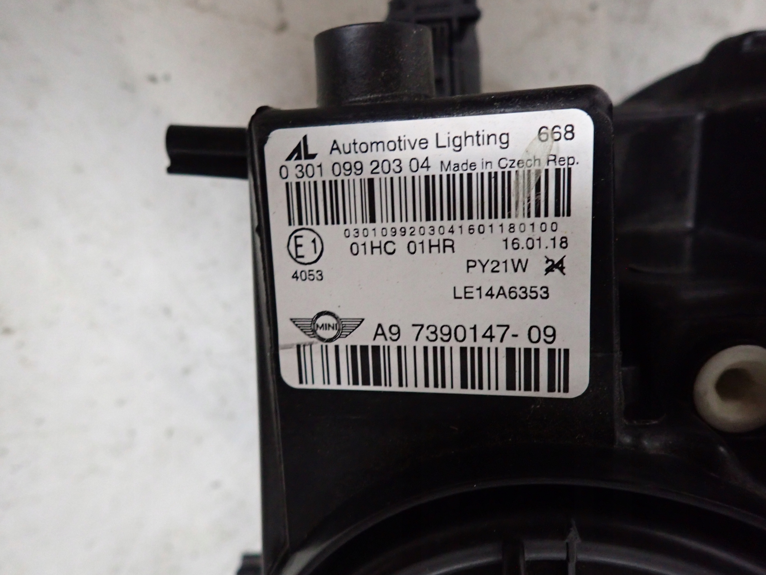 MINI COUNTRYMAN II F60 16- light left front front