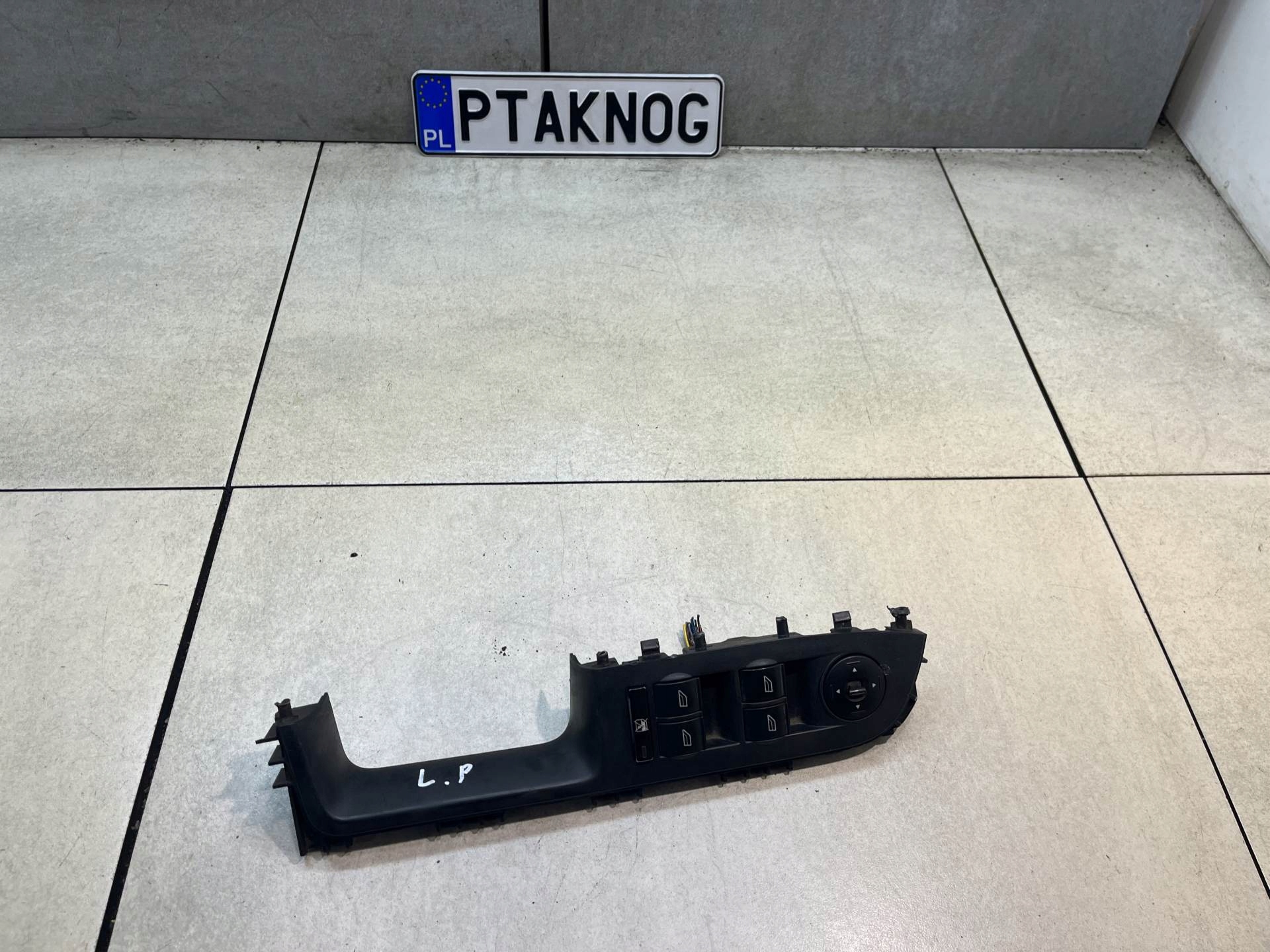 PANEL PRZYCISKI okna zrcadel levý předek FORD FOCUS MK2 2.0 D 03168104