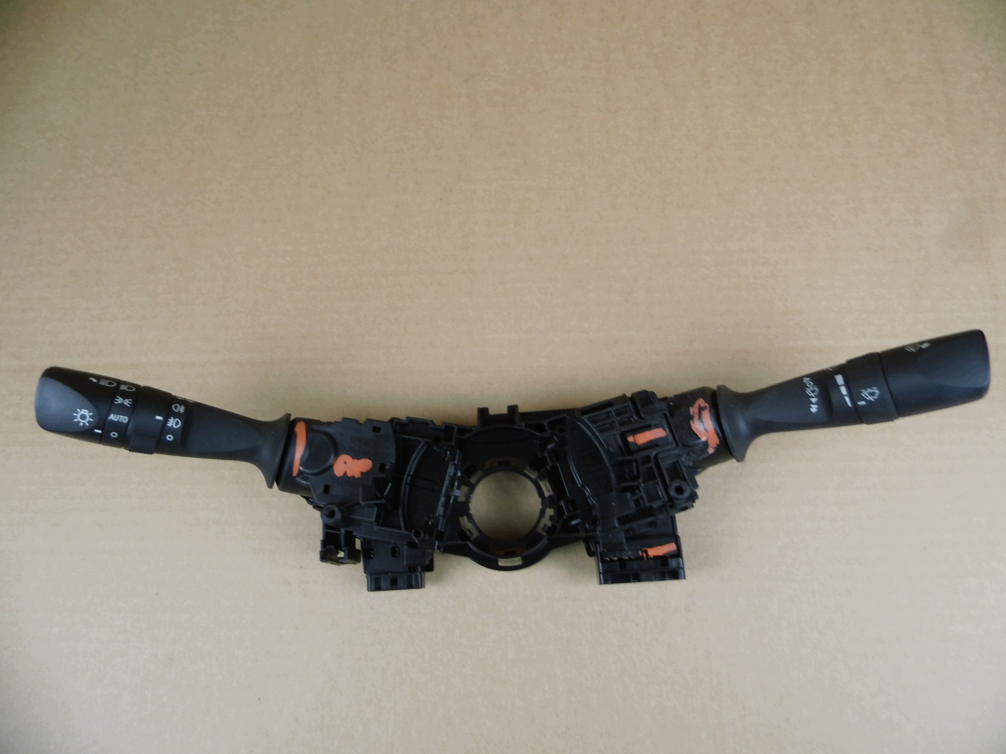 Toyota Auris II manetka switch light switch of indicators 17F852