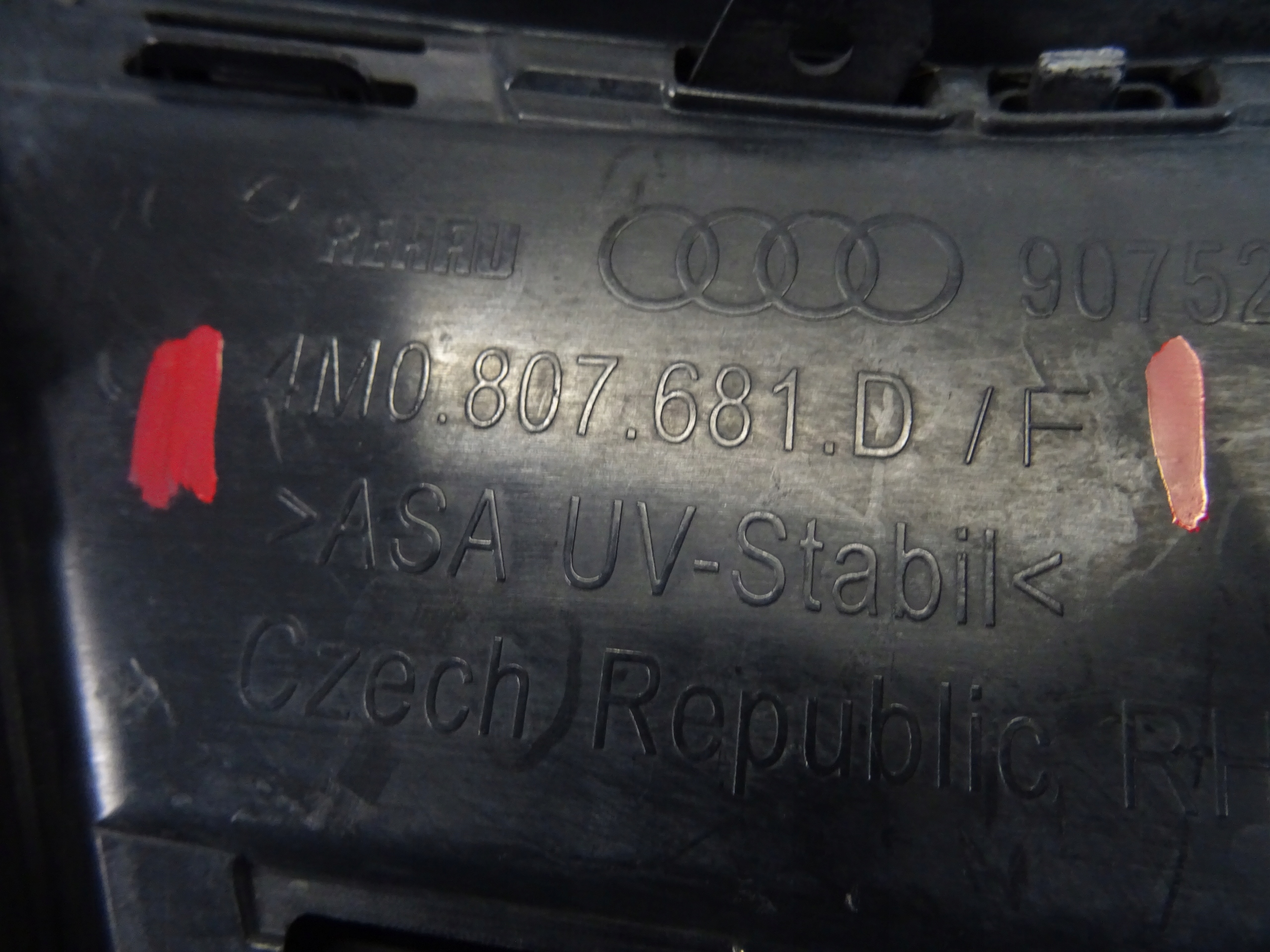 grid of a bumper left front AUDI Q7 4M 4M0807681D