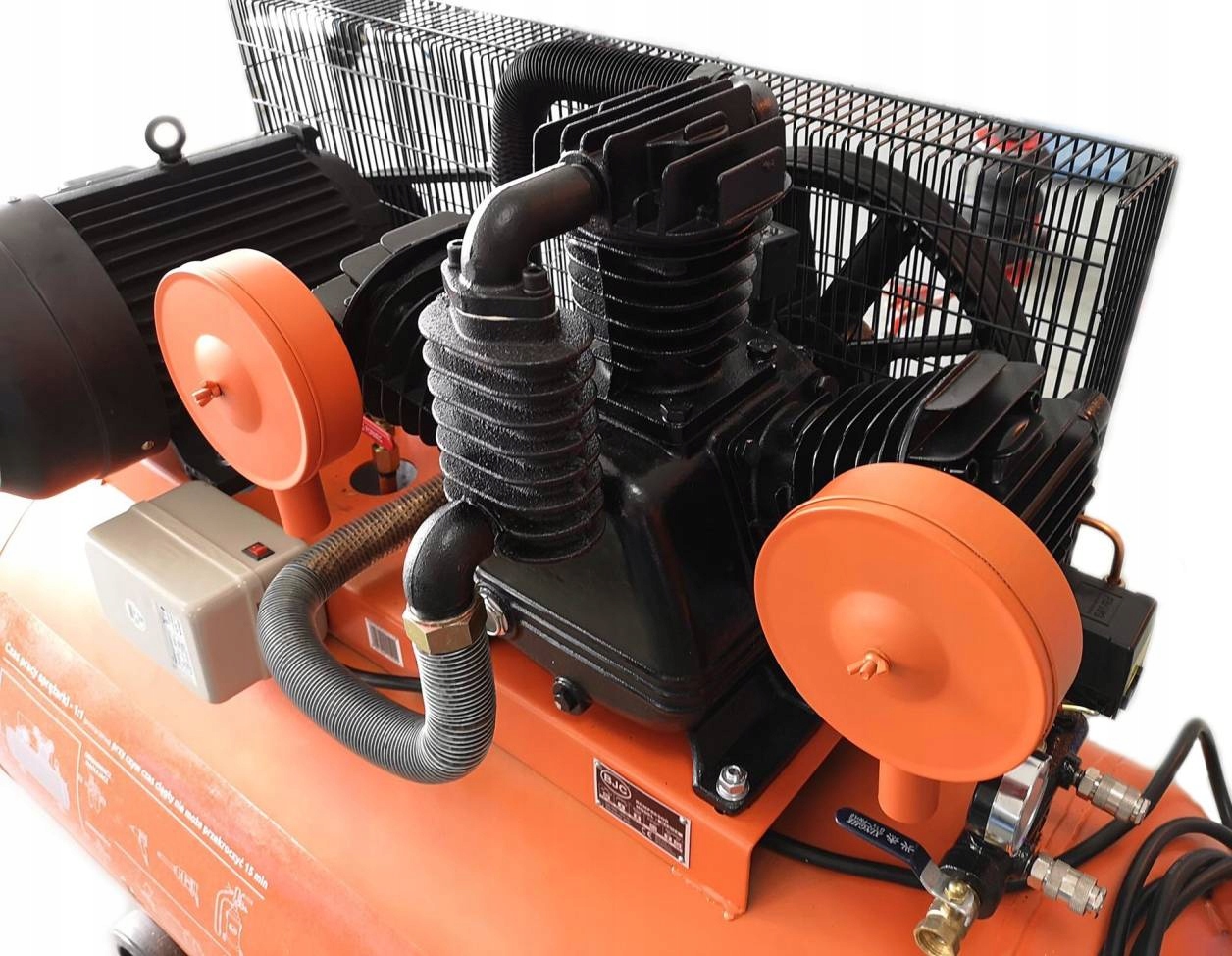 ZESTAW KOMPRESOR BJC 350L + PIASKARKA 76L RIPPER + AKCESORIA Moc (kW) 7.5 kW