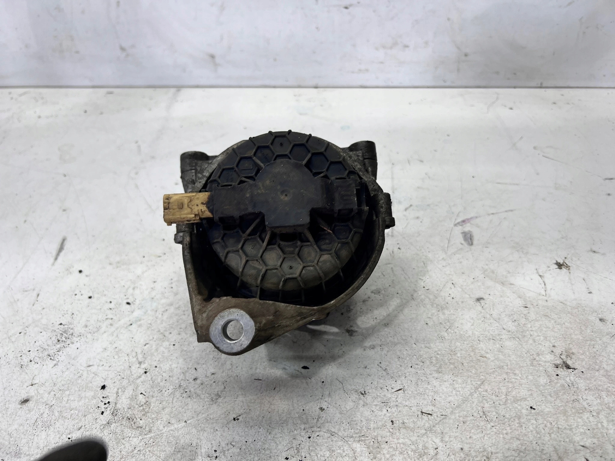 holder engine mount left AUDI A6 Q7 4M0199371FF