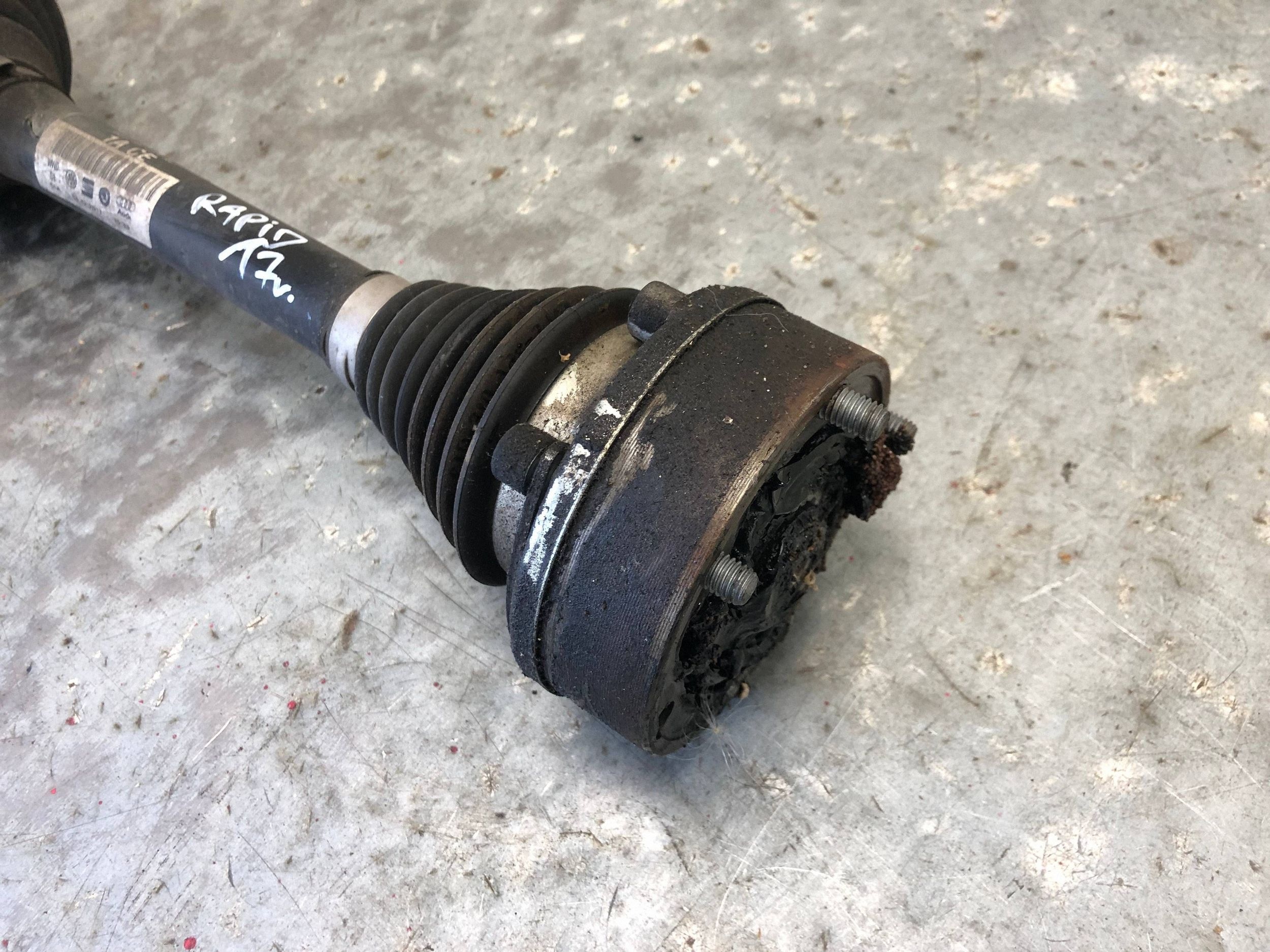 semi-axis left SKODA RAPID 6C0407271AC