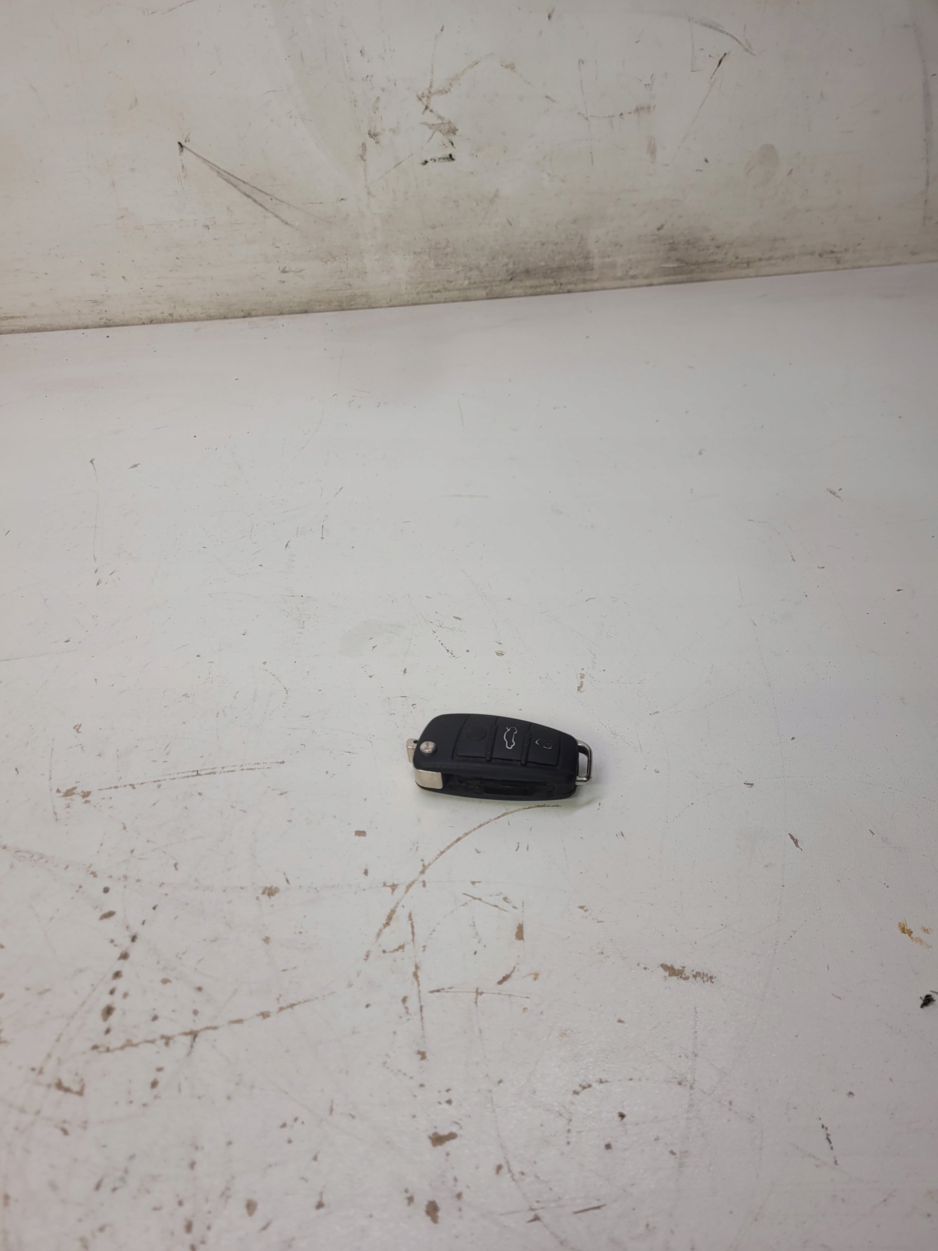 key PILOT SCYZORYK AUDI A1 8X Q3 8X0837220D *3