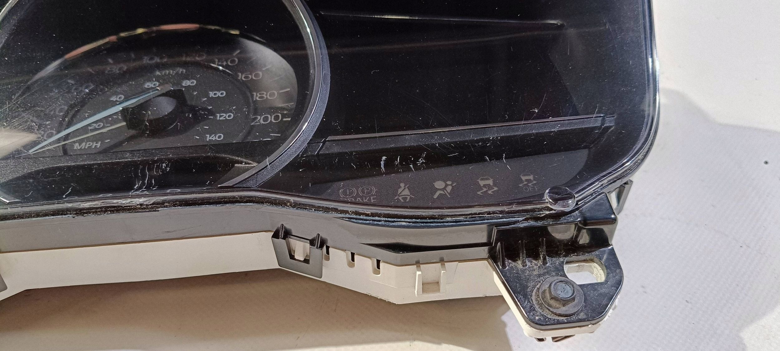 dials dials display predkosciomierz Kanada Ford Explorer 2016