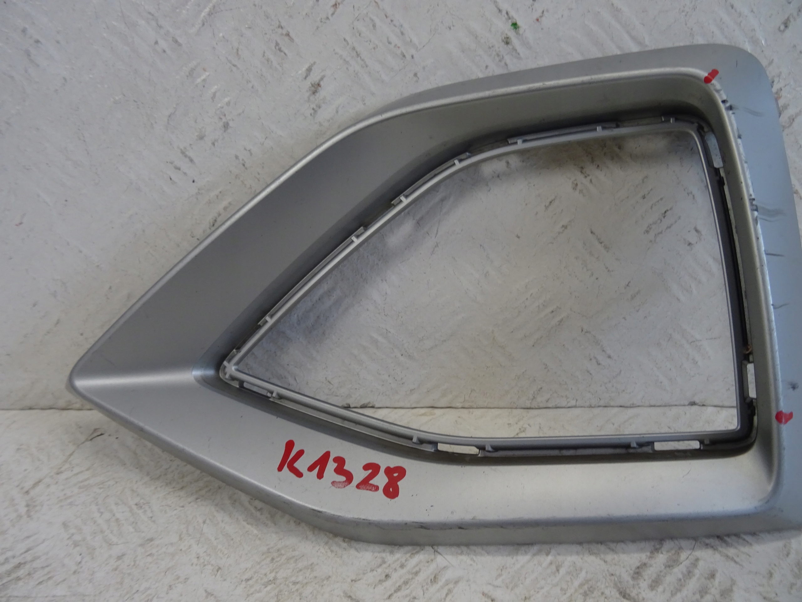 grid of a bumper front front left AUDI Q2 81A LIFT 81A853053C