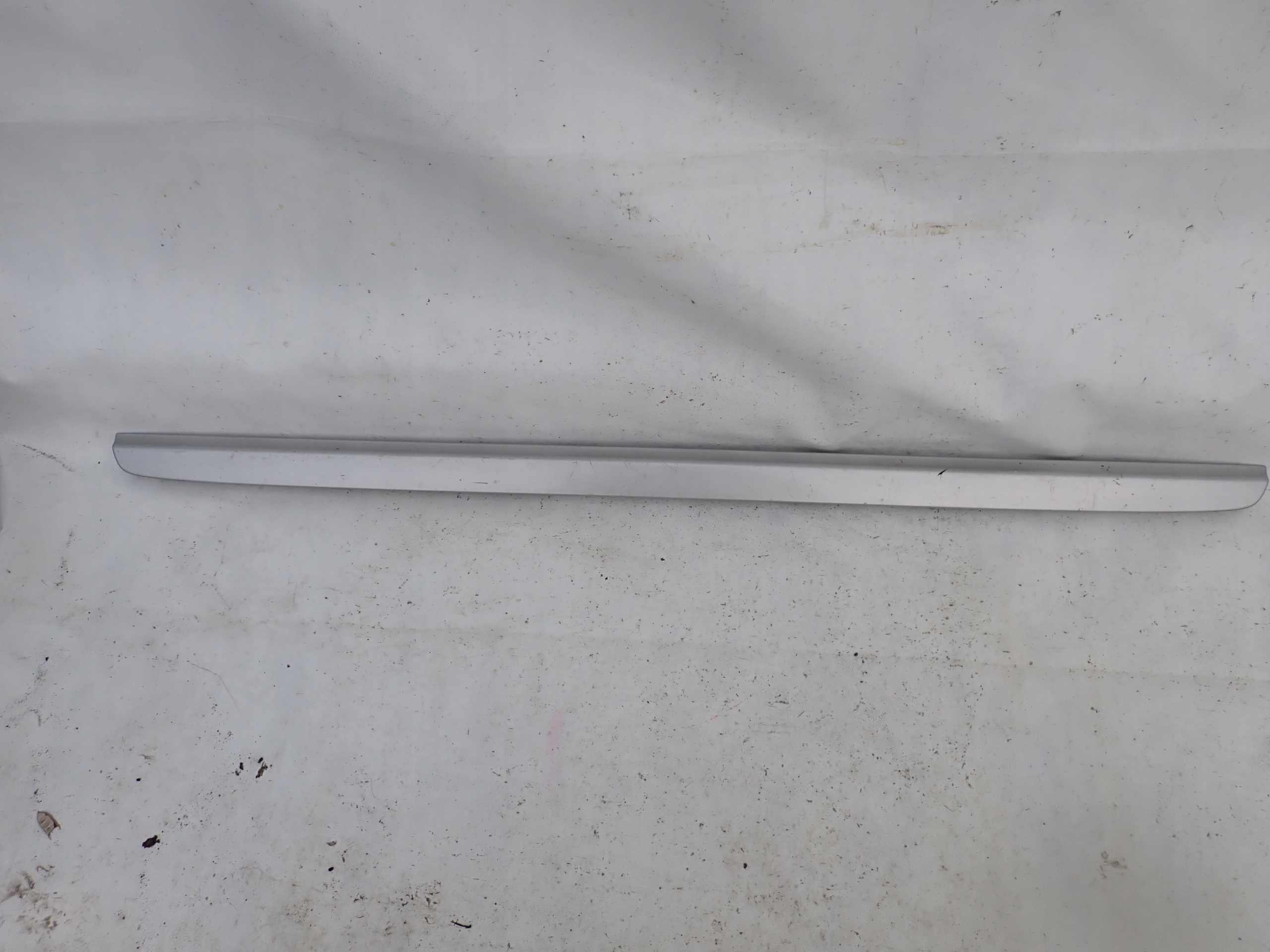 MERCEDES E-class W210 moulding cap bonnet rear part