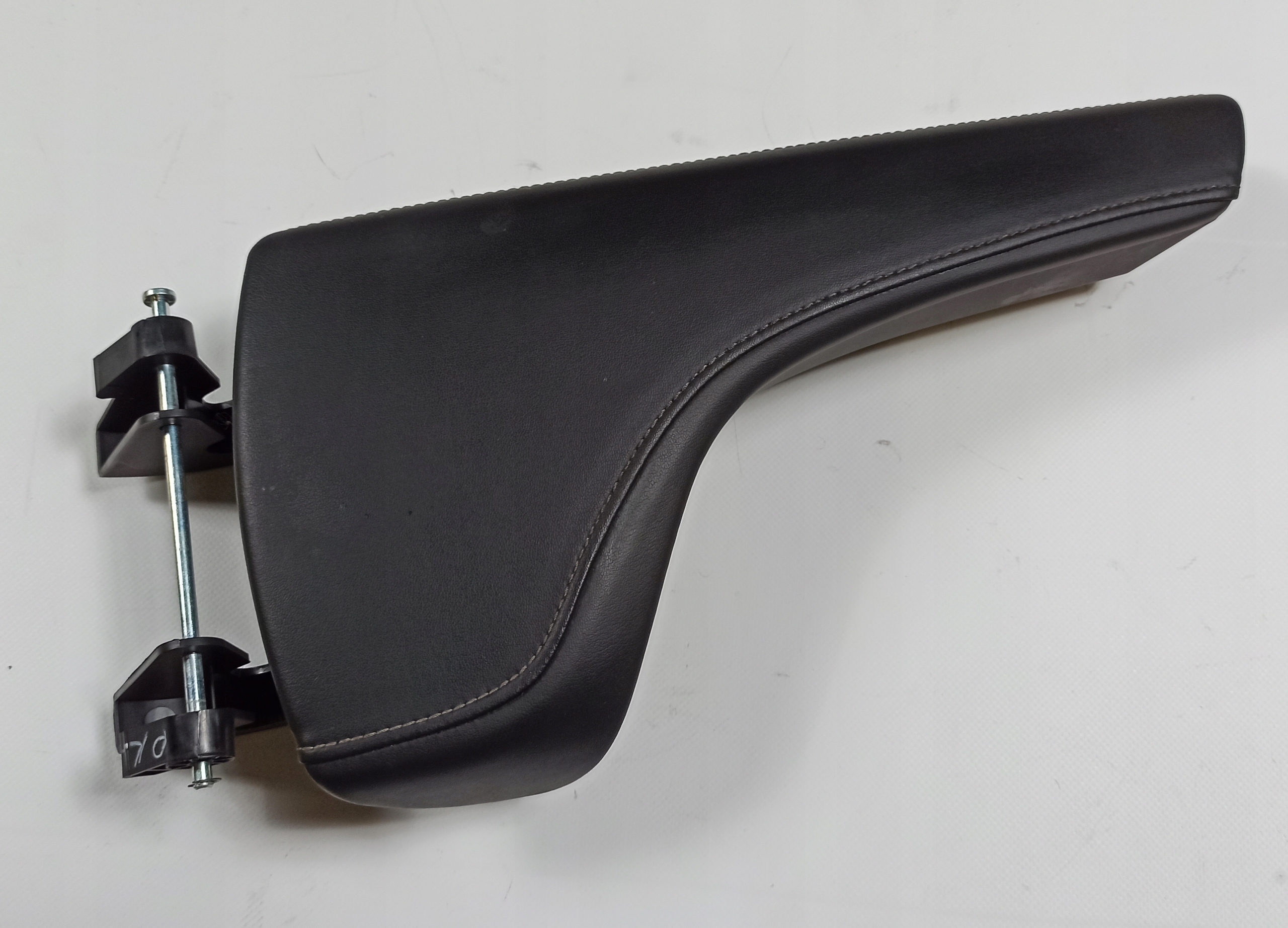 123 - Підлокітник шкіра Chevrolet Camaro 2016+