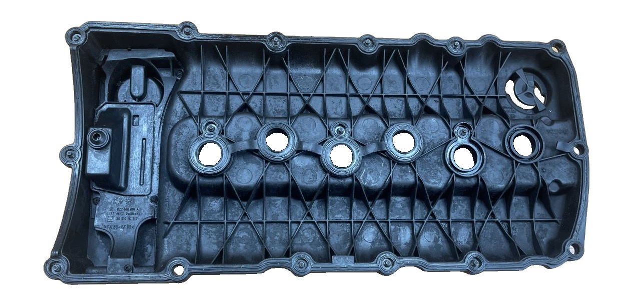 VW PASSAT VI B6 B7 CC TOUAREG 3.6 VR6 2005- Abdeckung der Ventile 03H103429D