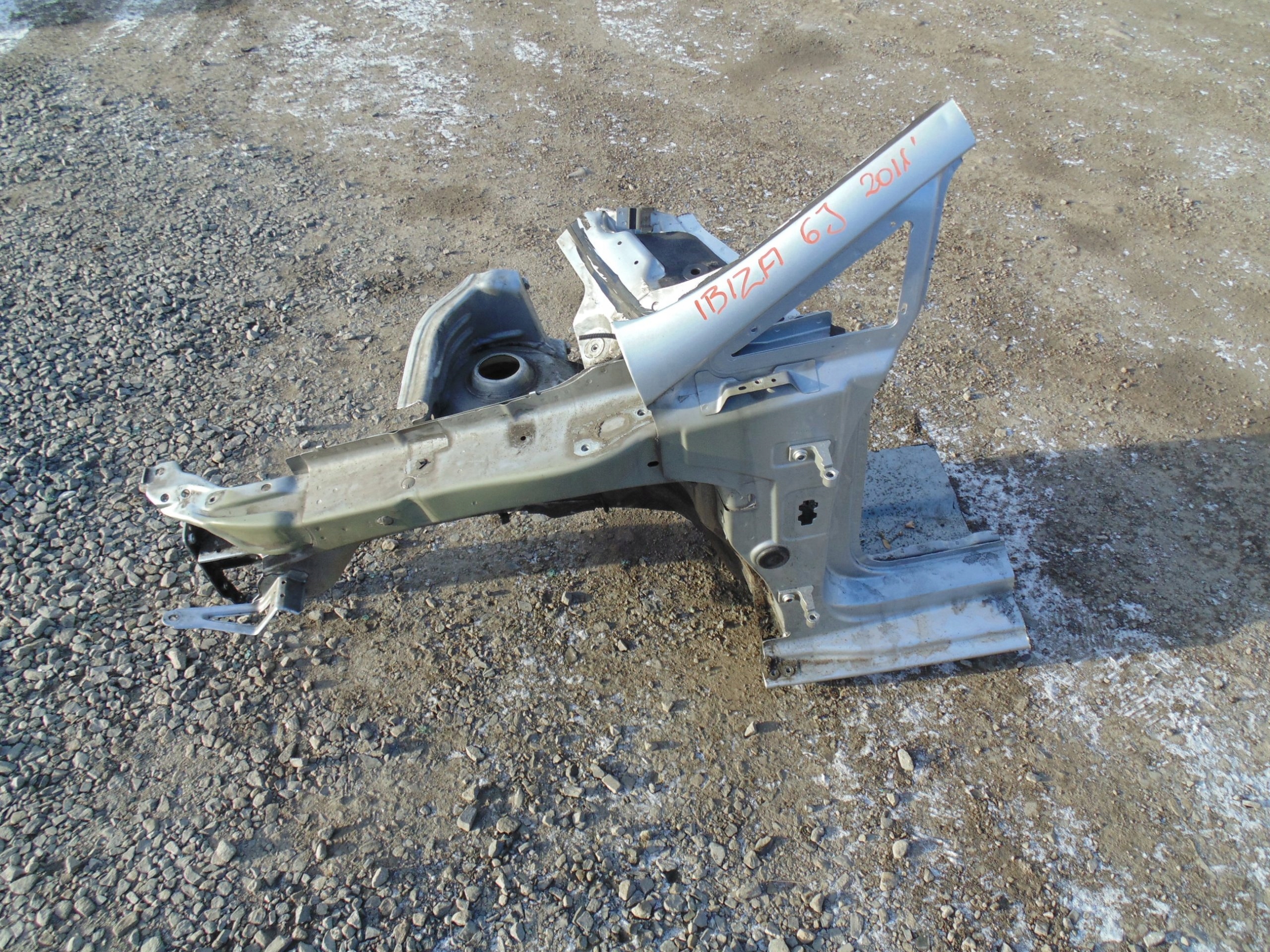 ЧЕТВЕРТЬ ПЕРЕДНЯЯ ЛЕВАЯ SEAT IBIZA 6J 6J0 2011 ГОД.