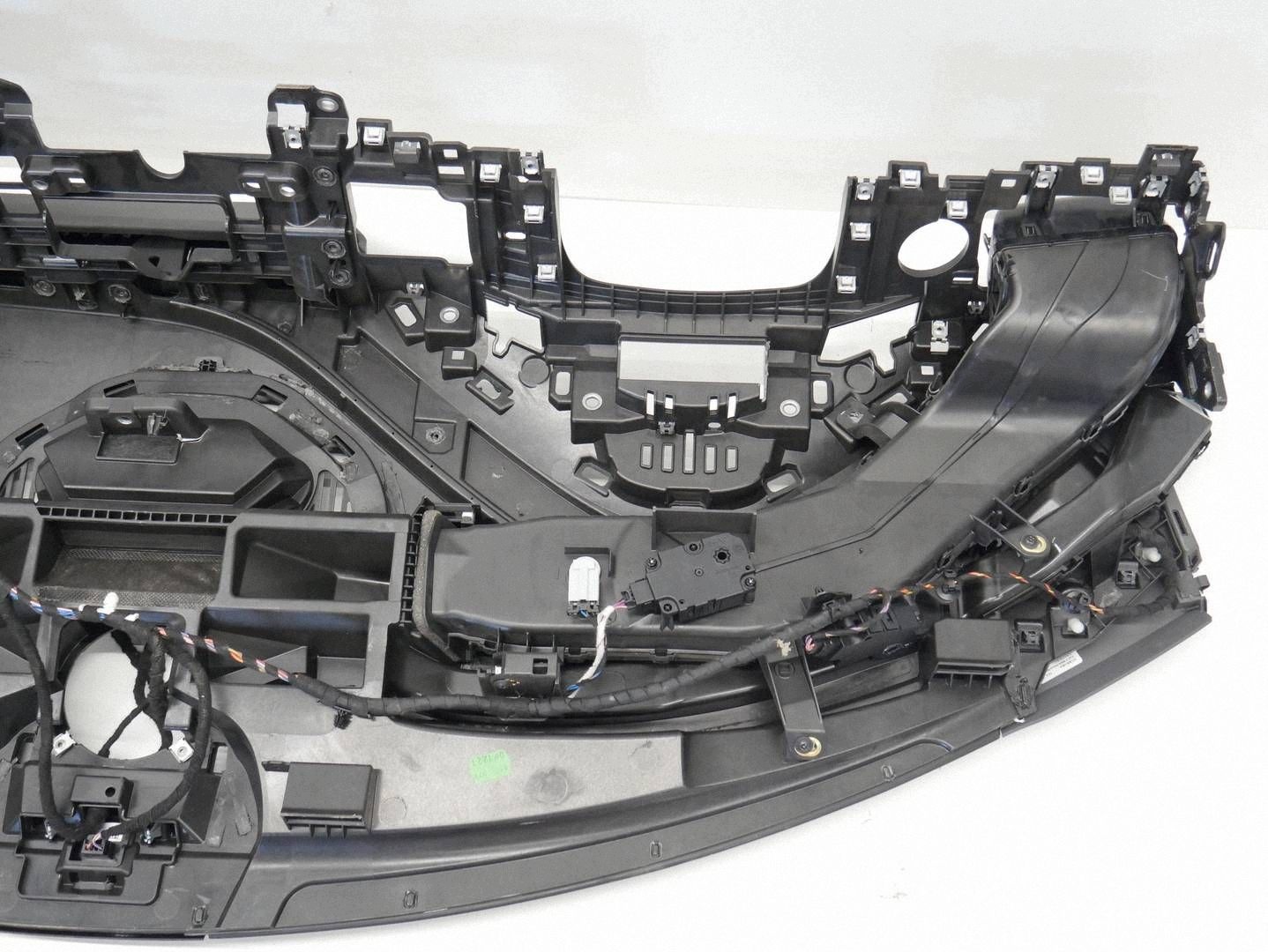 dashboard instrument panel console DASHBOARD COCKPIT PORSCHE TAYCAN 9J1 UK RHD leather