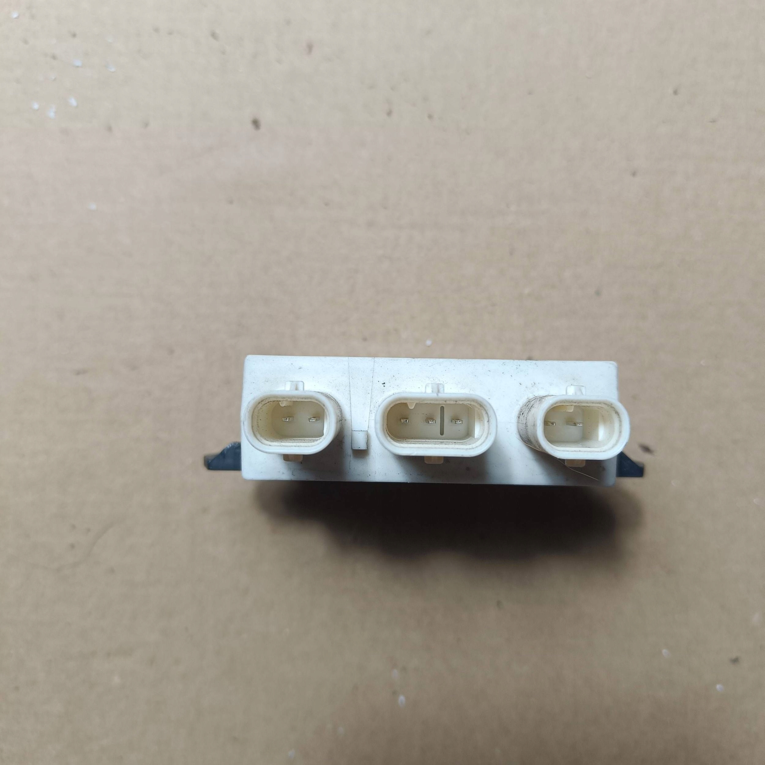 Ford Kuga MK2 2014 Module pour l’ouverture du capot Électrique CJ5T14F679AB