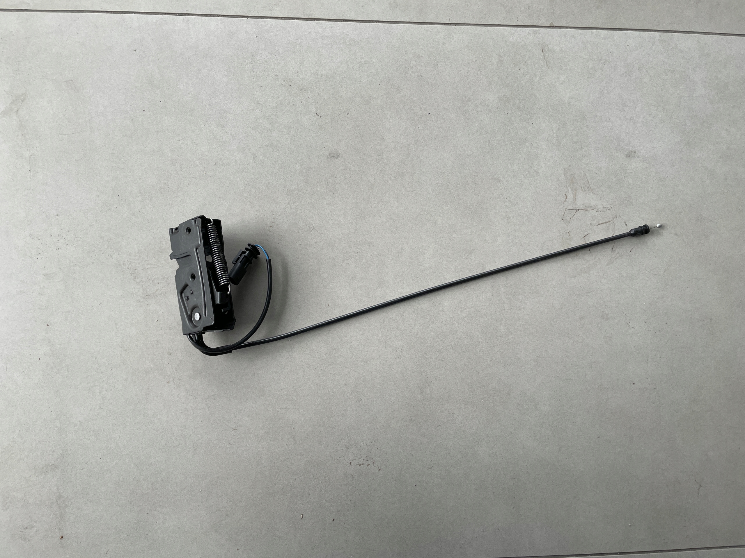 31468245 - VOLVO S60 III V60 II замок капота лівий