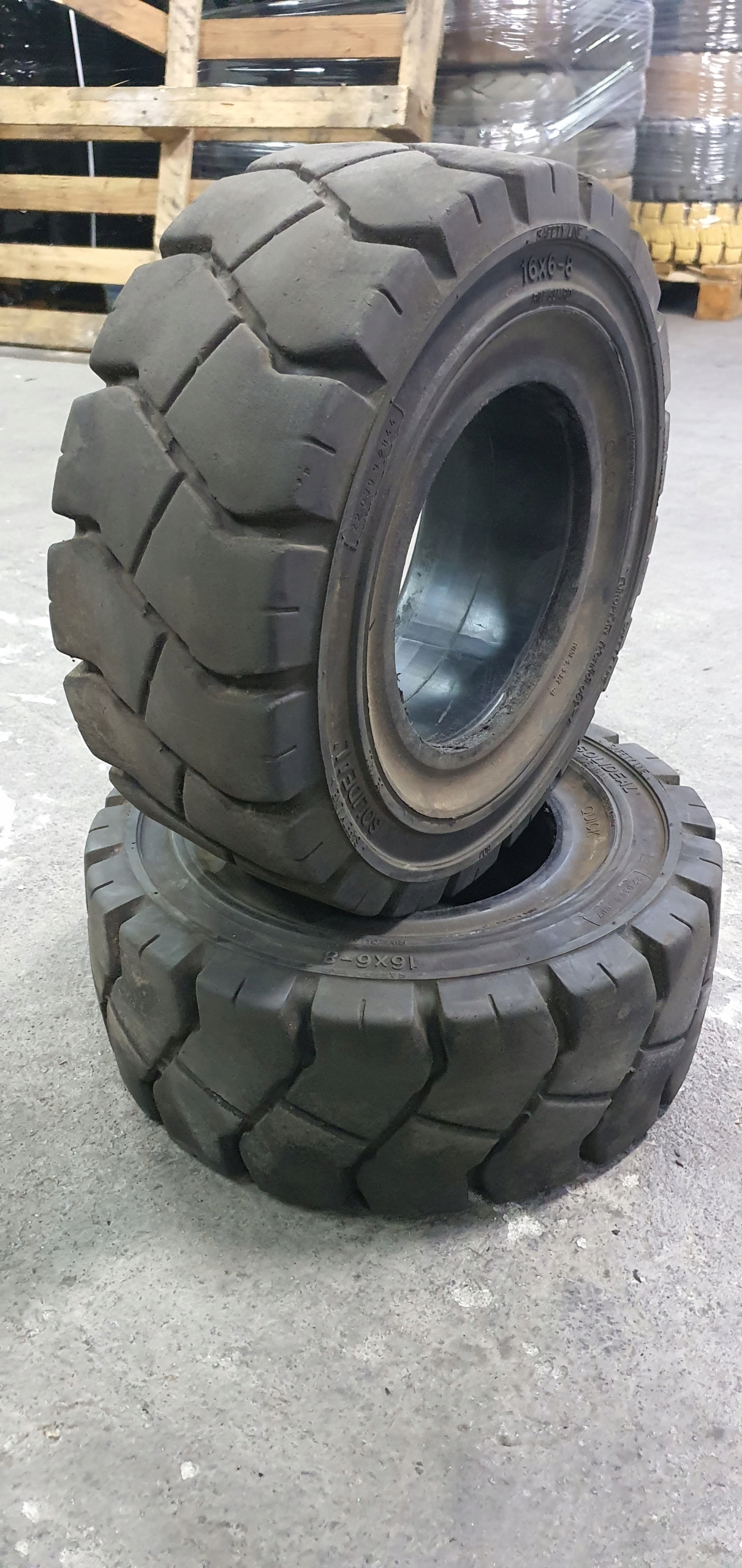 Твердые шины 16x6-8 (150/75-8) Solideal для вилочного погрузчика