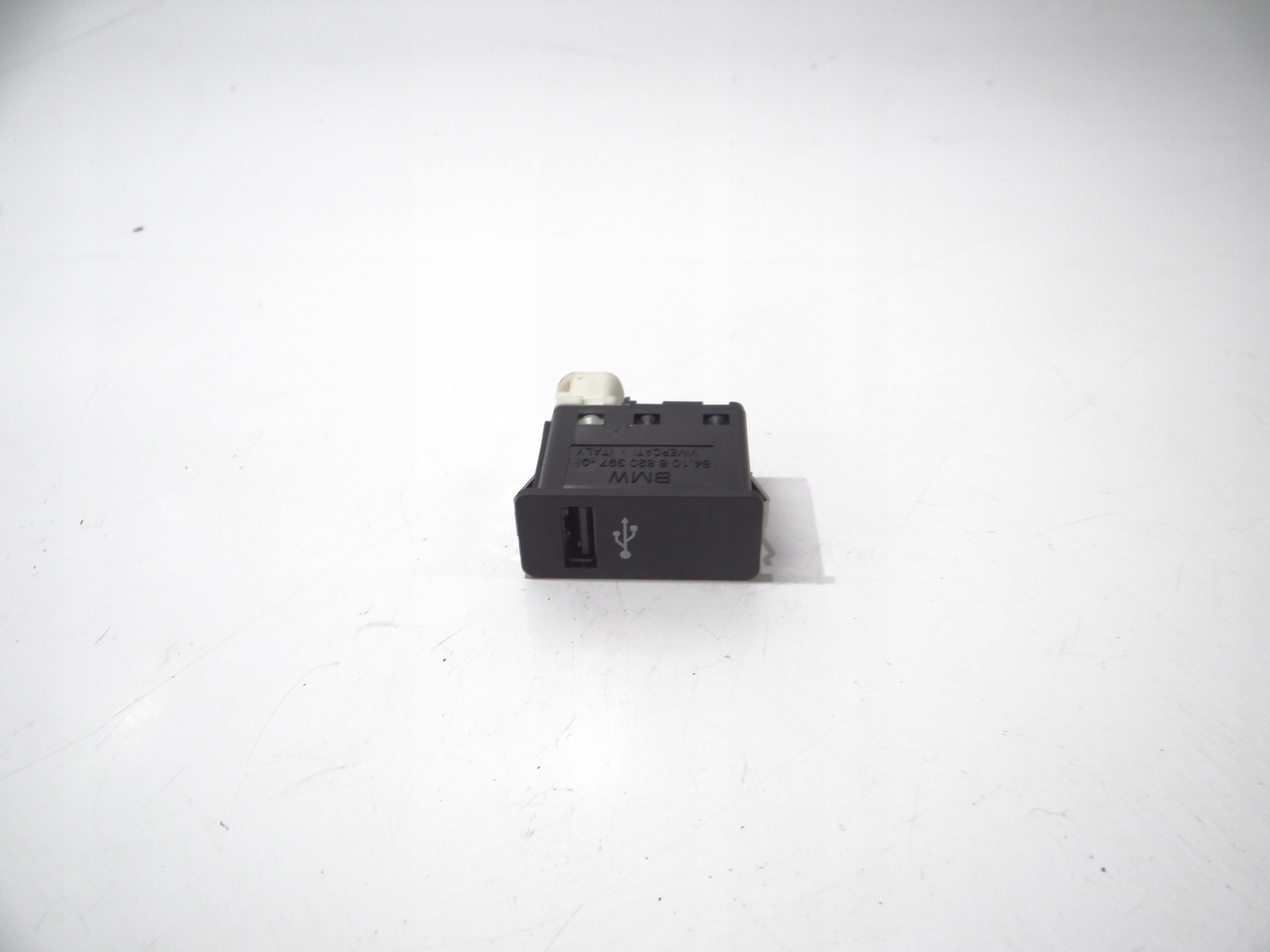 adapter USB BMW X1 F48 6820397