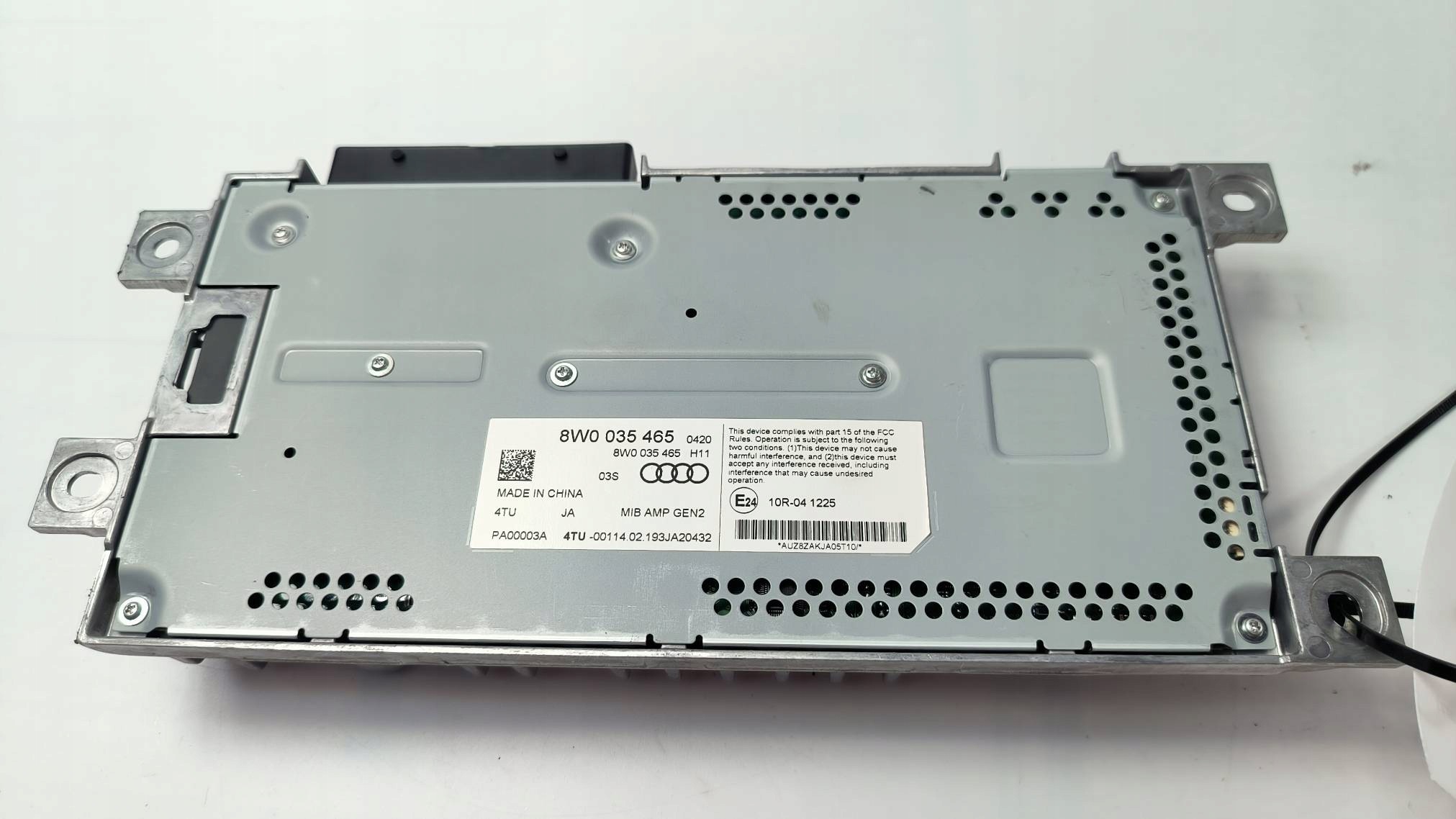 erősítő 8W0035465 AUDI A4 B9