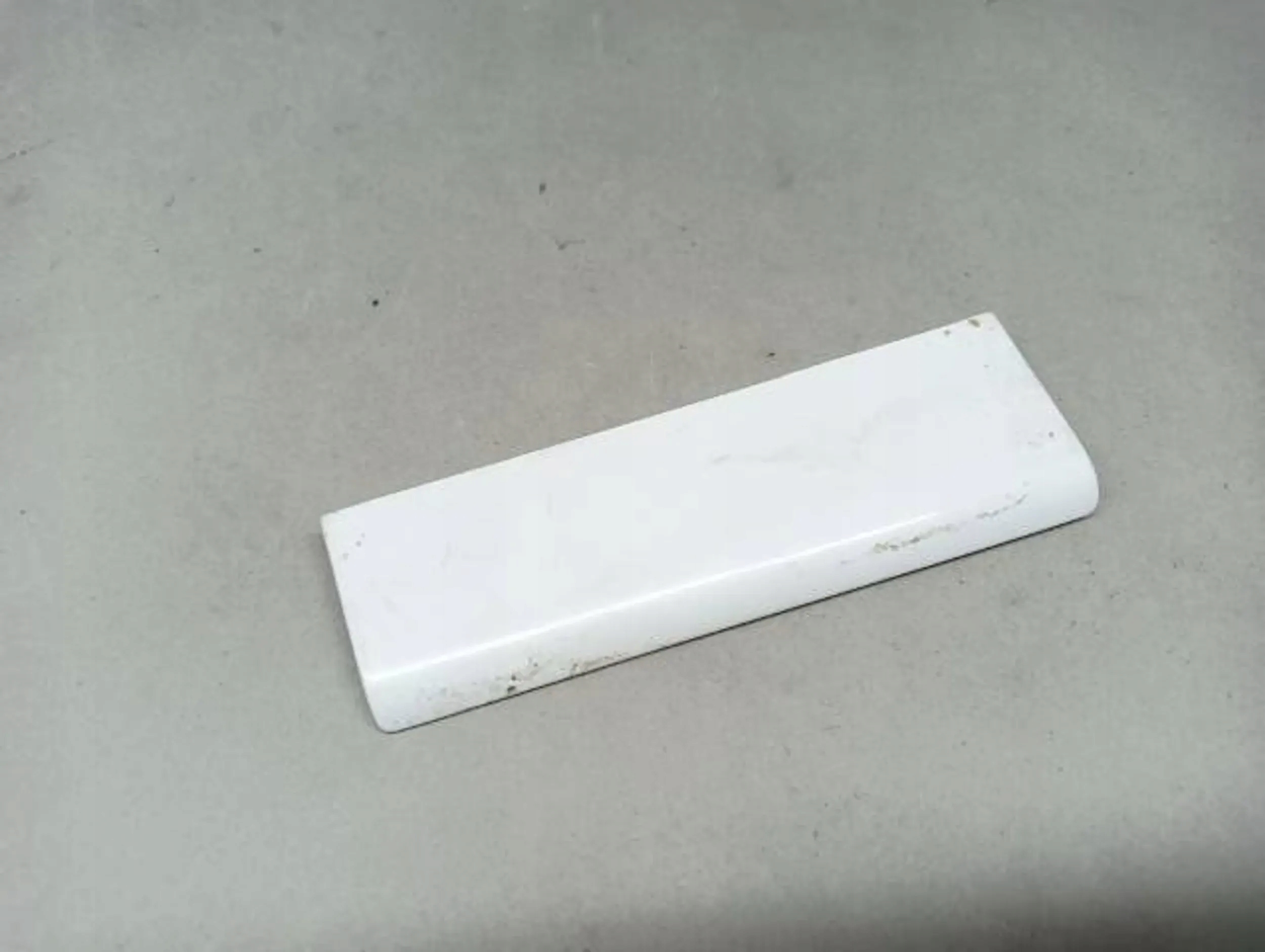 M19 M19 ZASLEPKA LISTWY PROGOWEJ AUDI A1 8X PRAWA 8X0853446