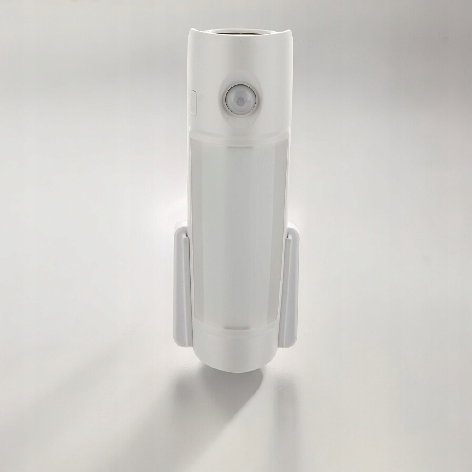 Lampka nocna LED z czujnikiem Ruchu Zmierzchu BEZPRZEWODOWA NA AKUMULATOR Kod producenta 0000148886