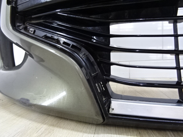 TOYOTA YARIS IV 4 ZDERZAK PRZÓD PRZEDNI Kolor niebieski