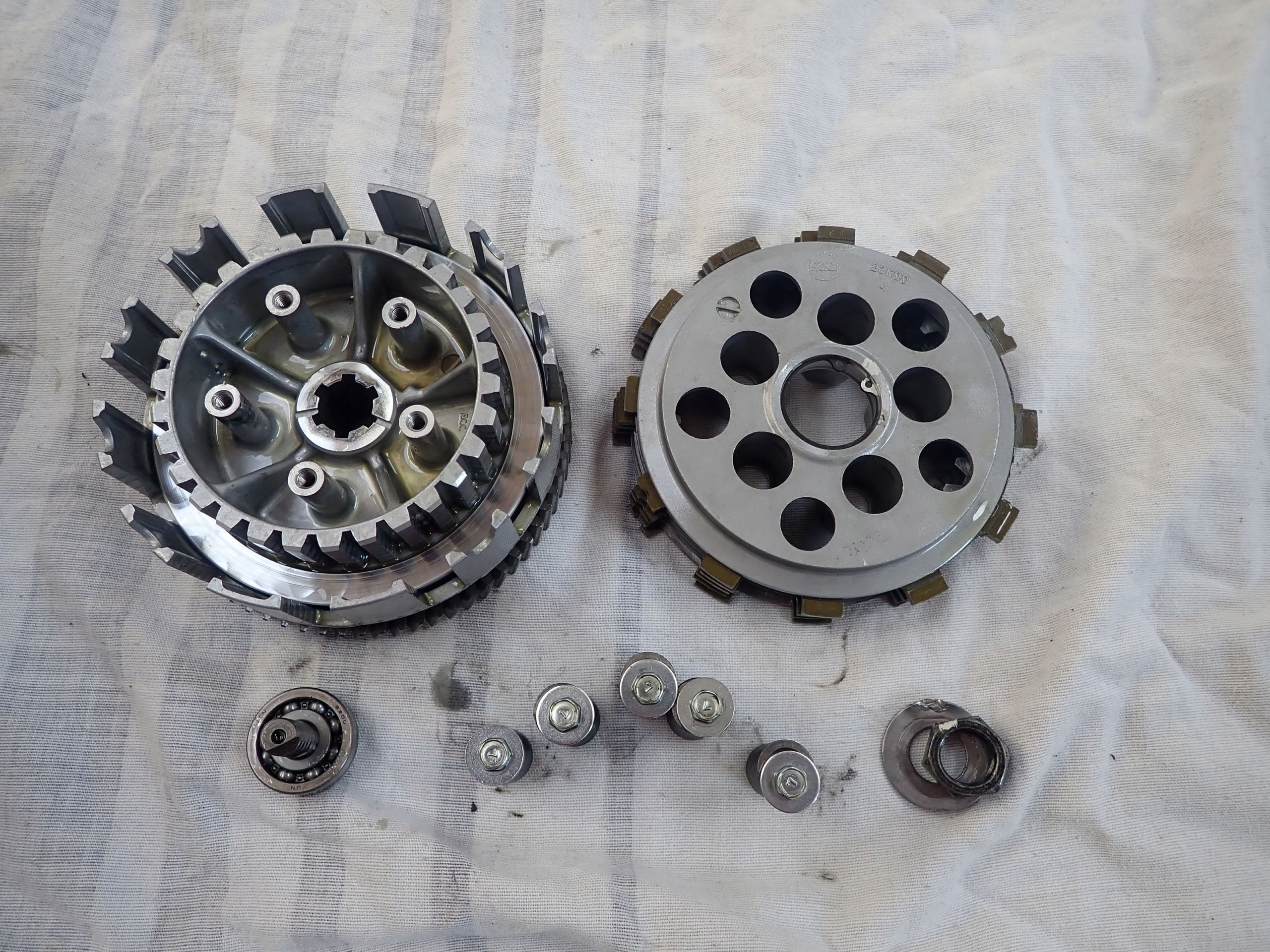 Suzuki GSX-R 125 кошик зчеплення