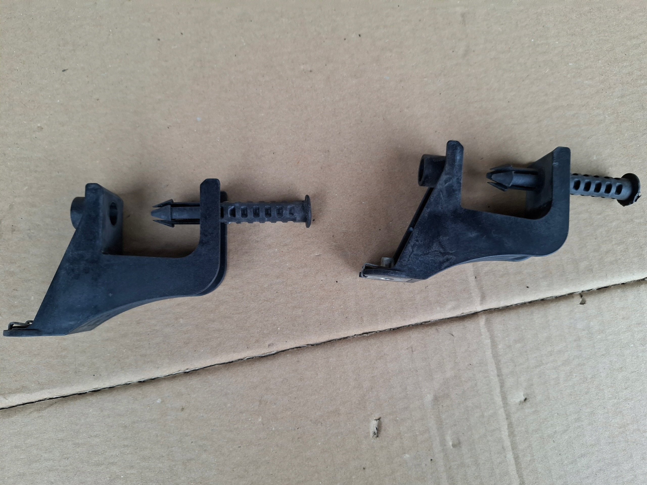 PORSCHE CARERRA 911 992 console bracket radiator air 992145842A