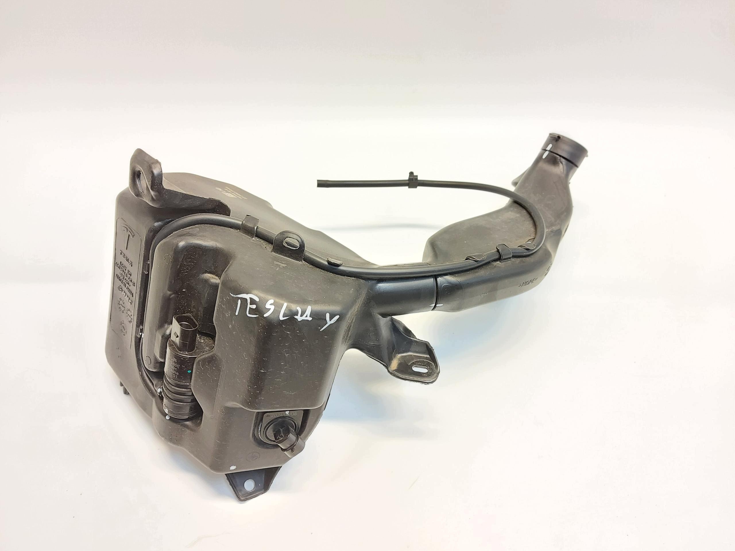 TESLA MODEL Y 2024r spremnik mlaznice 1607948-00-B-JLK01