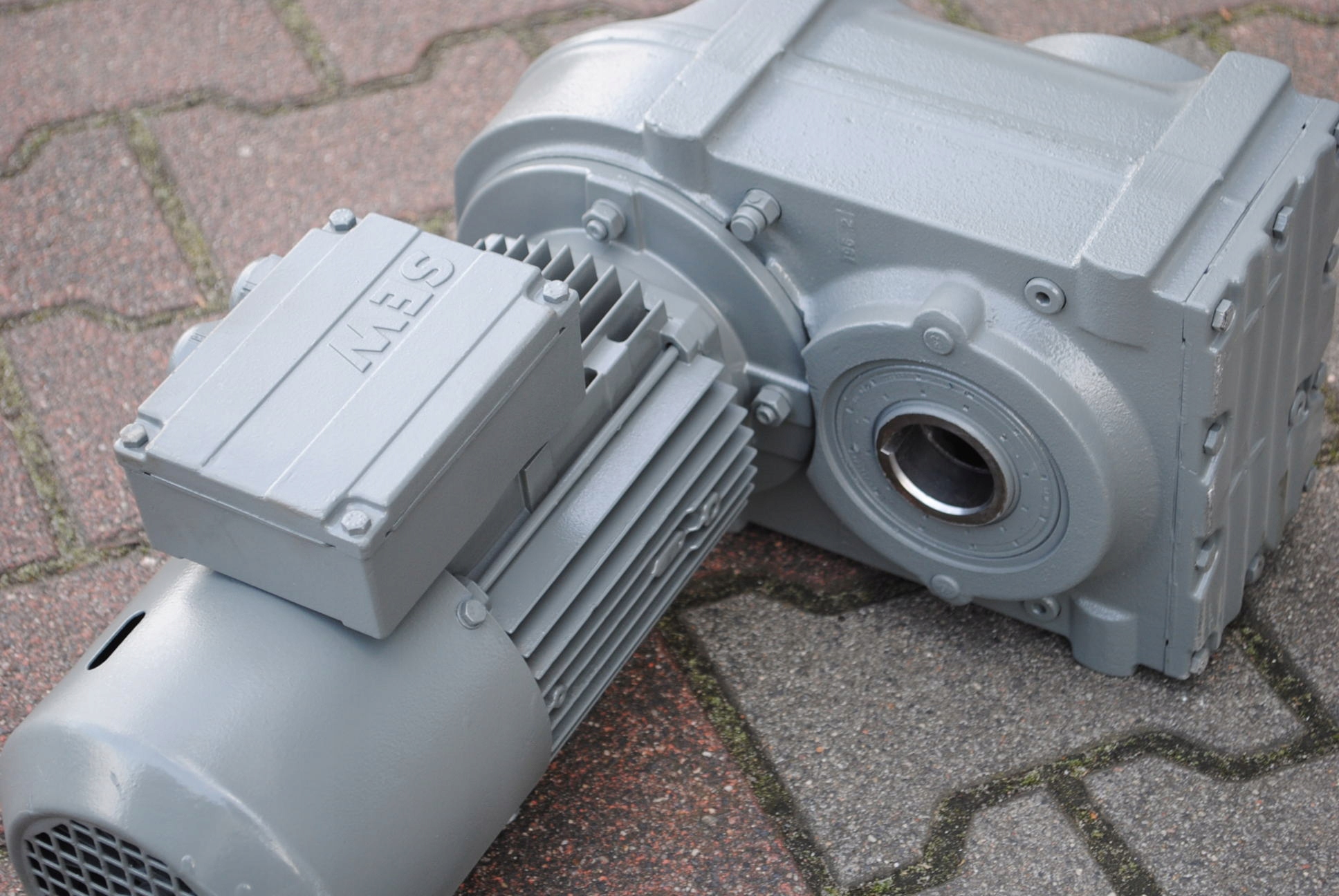 Motoreduktor 0.75kw. 65obr./min. z hamulcem. SEW! Marka SEW Eurodrive