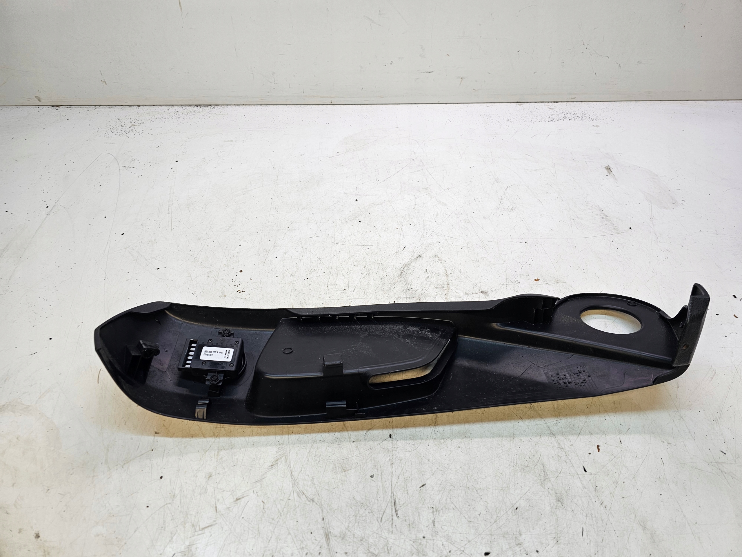 BLENDE ABDECKUNG VERSCHLUSSSTOPFEN SITZ RECHTS AUDI A4 A6 8T0881326N