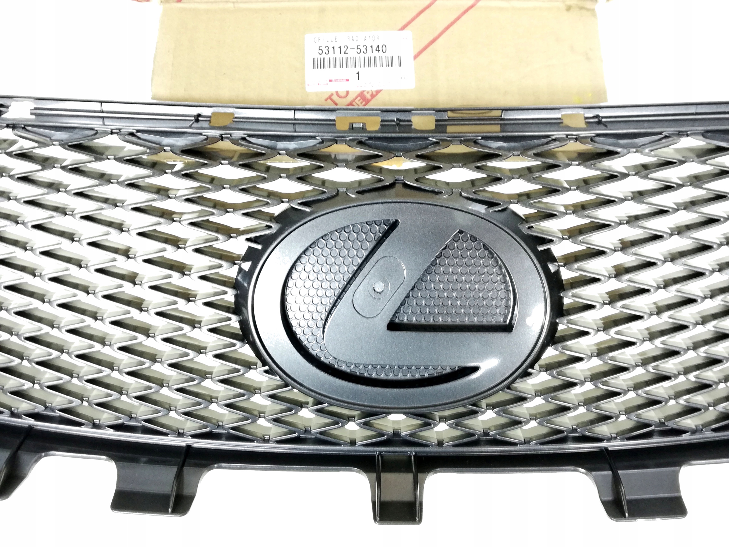 lexus IS 09-11 решетка радиатора бампер передний