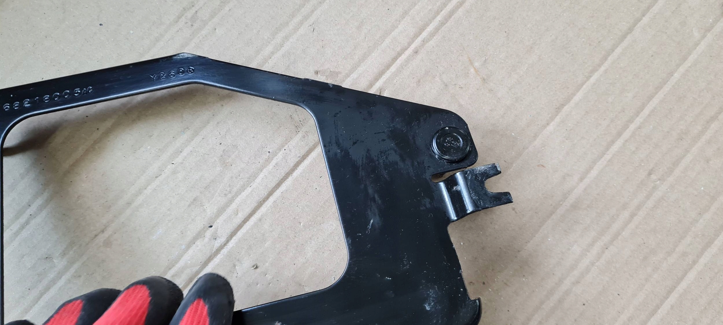 Chrysler Pacifica 2022 bracket holder STEROWNIKA 3.6 V6 68218005AC